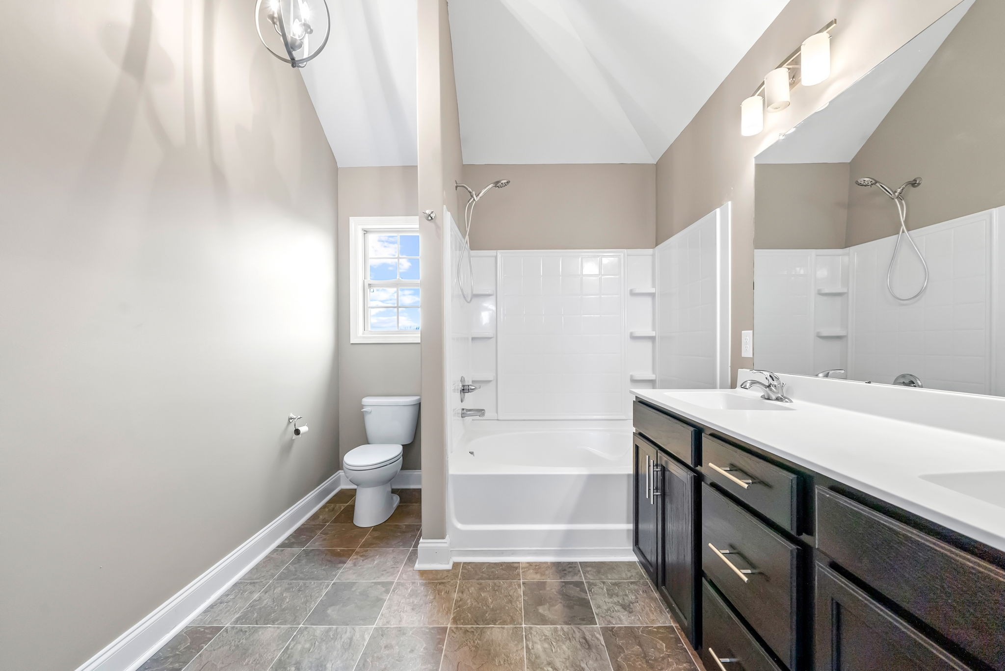 Clarksville, Tennessee 37042, United States, 3 Bedrooms Bedrooms, ,3 BathroomsBathrooms,Residential,Active,191516