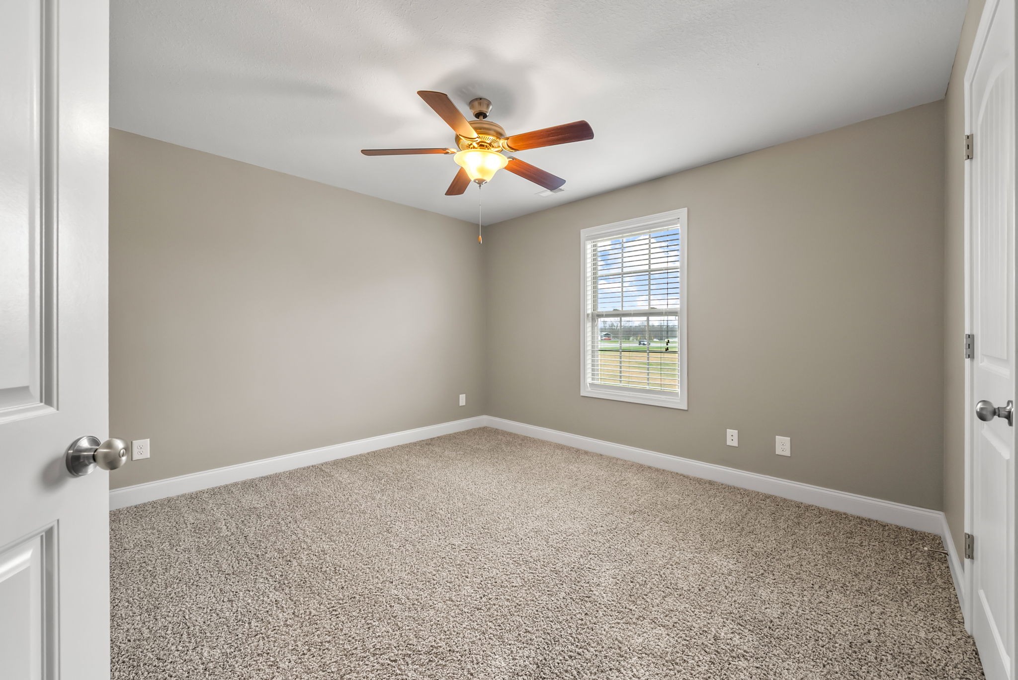 Clarksville, Tennessee 37042, United States, 3 Bedrooms Bedrooms, ,3 BathroomsBathrooms,Residential,Active,191516