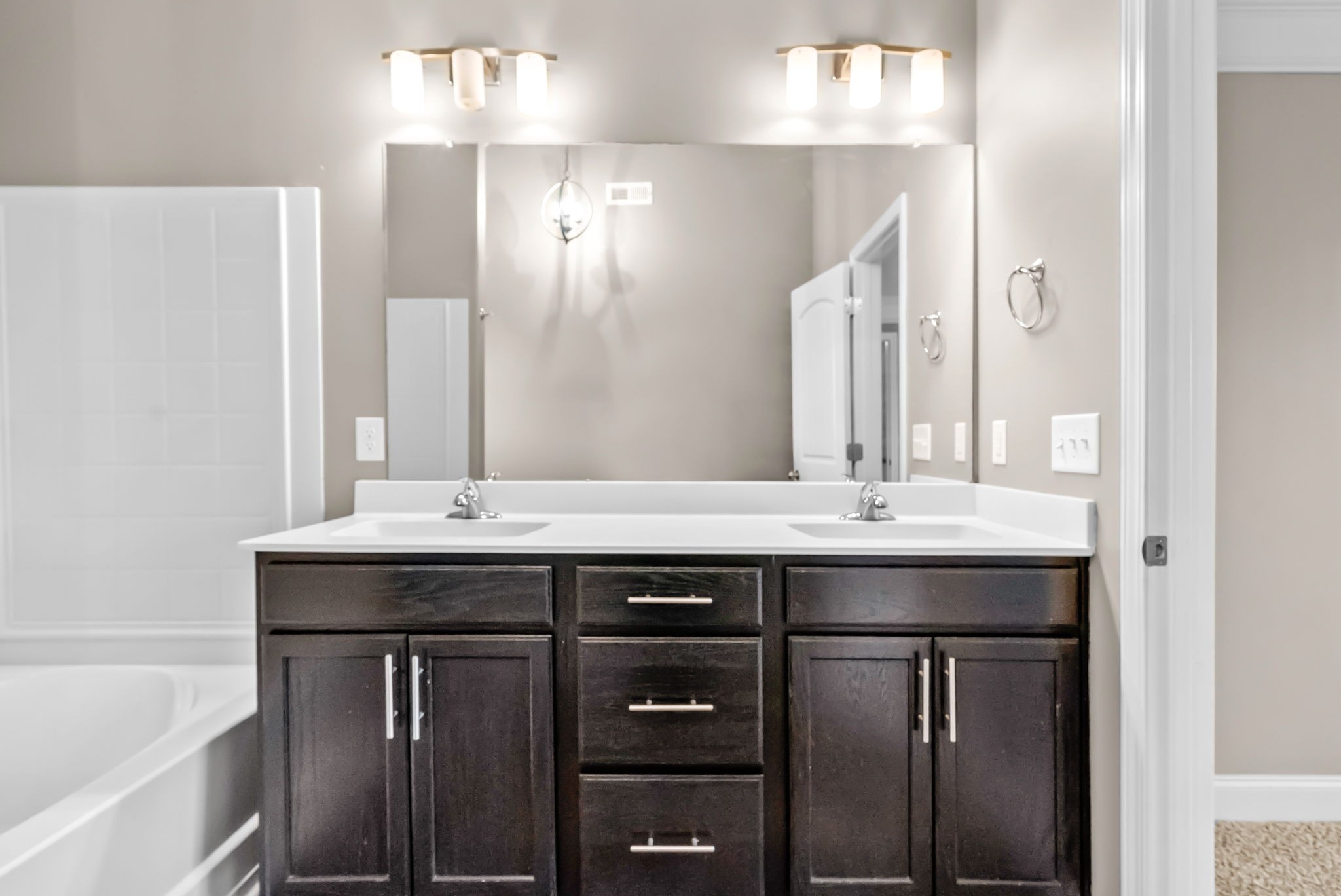 Clarksville, Tennessee 37042, United States, 3 Bedrooms Bedrooms, ,3 BathroomsBathrooms,Residential,Active,191516