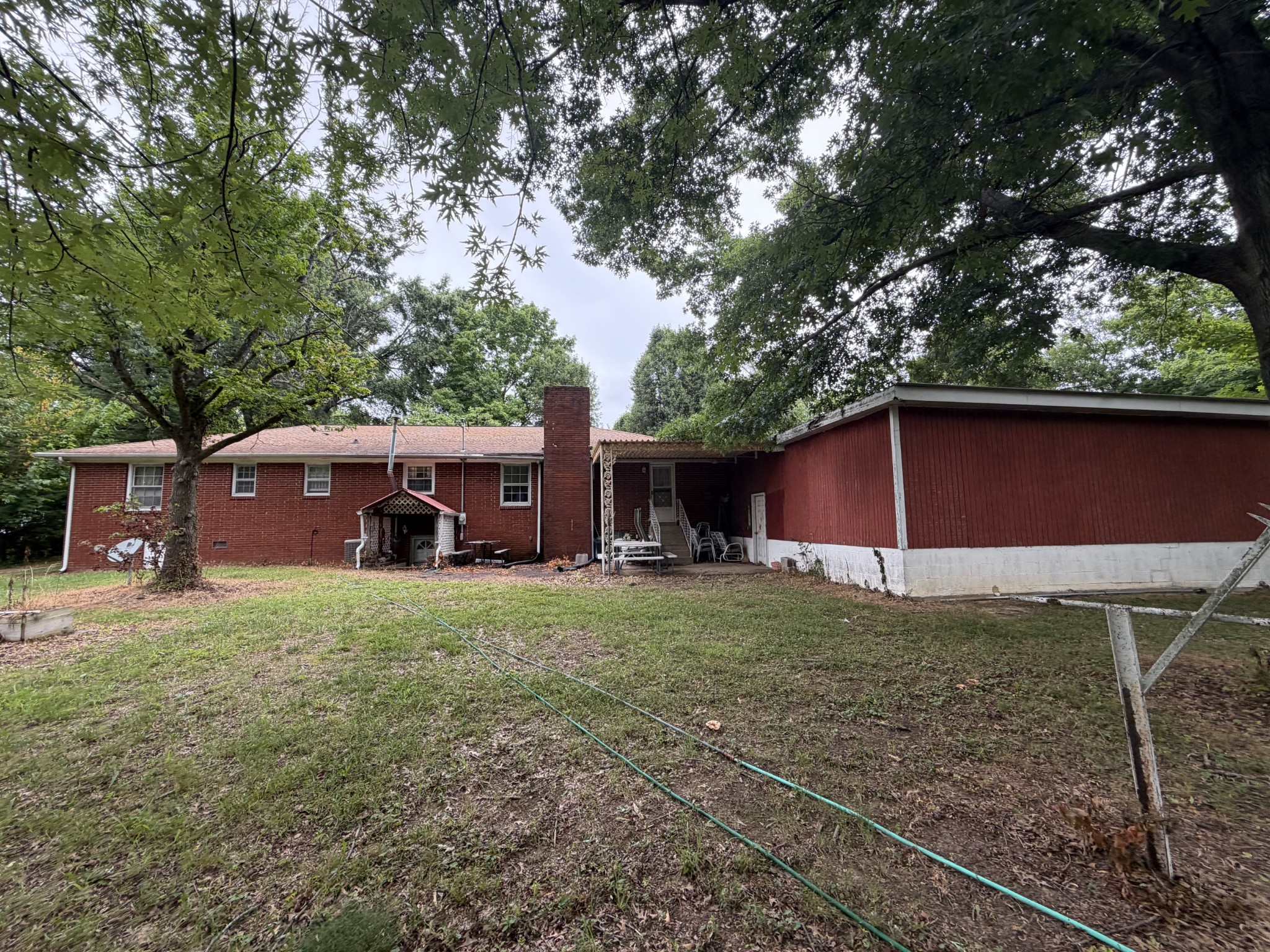 512 W Market St - Photo 2