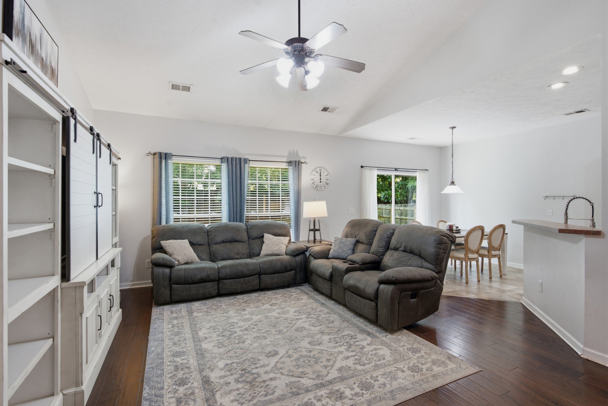 3701 Ivanora Dr
