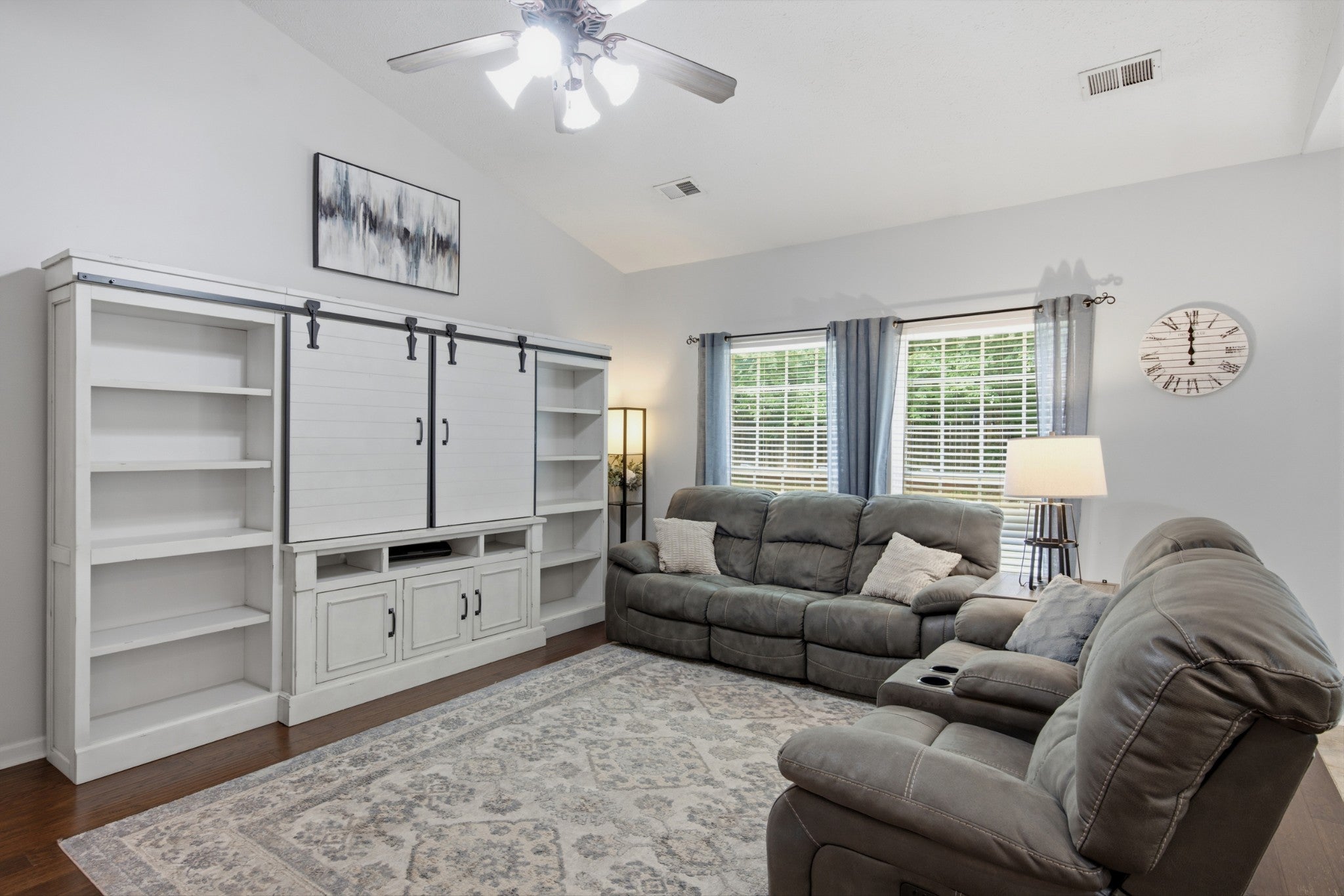 3701 Ivanora Dr