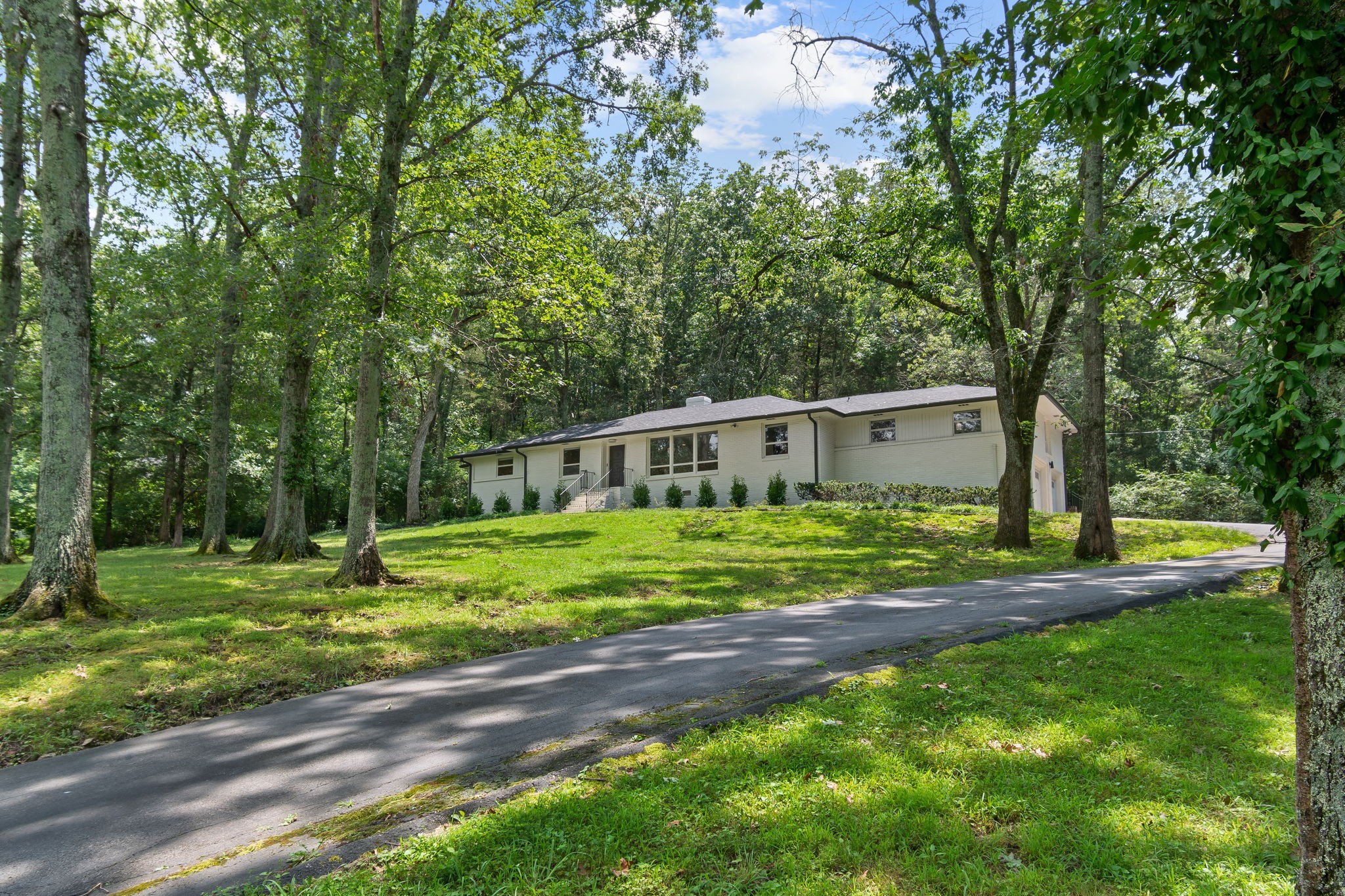 6028 Sherwood Dr