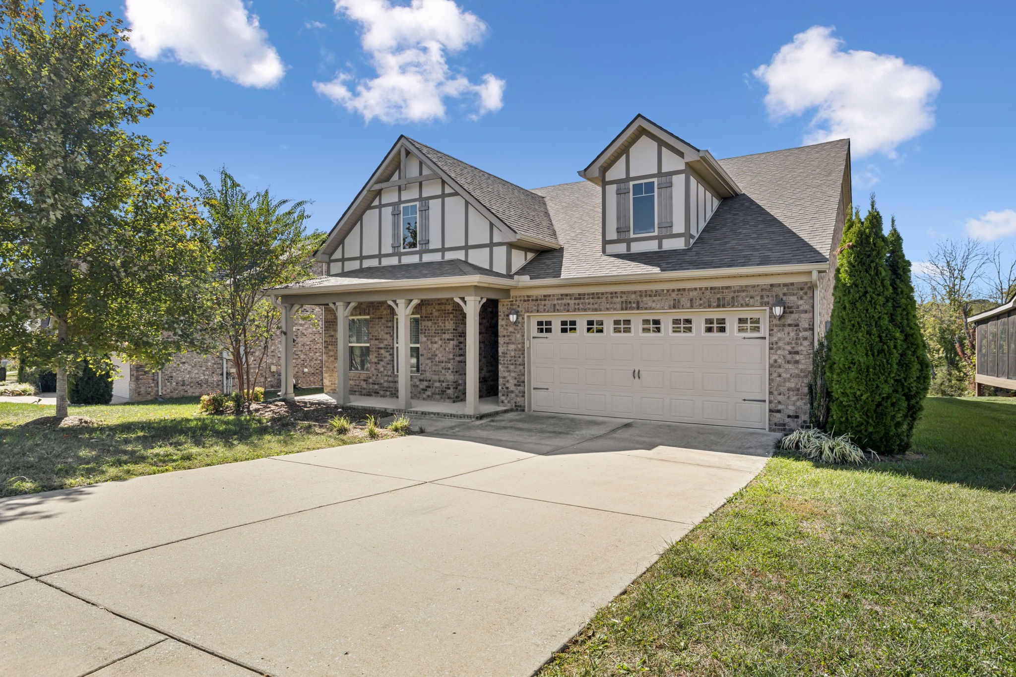 643 Fall Creek Cir