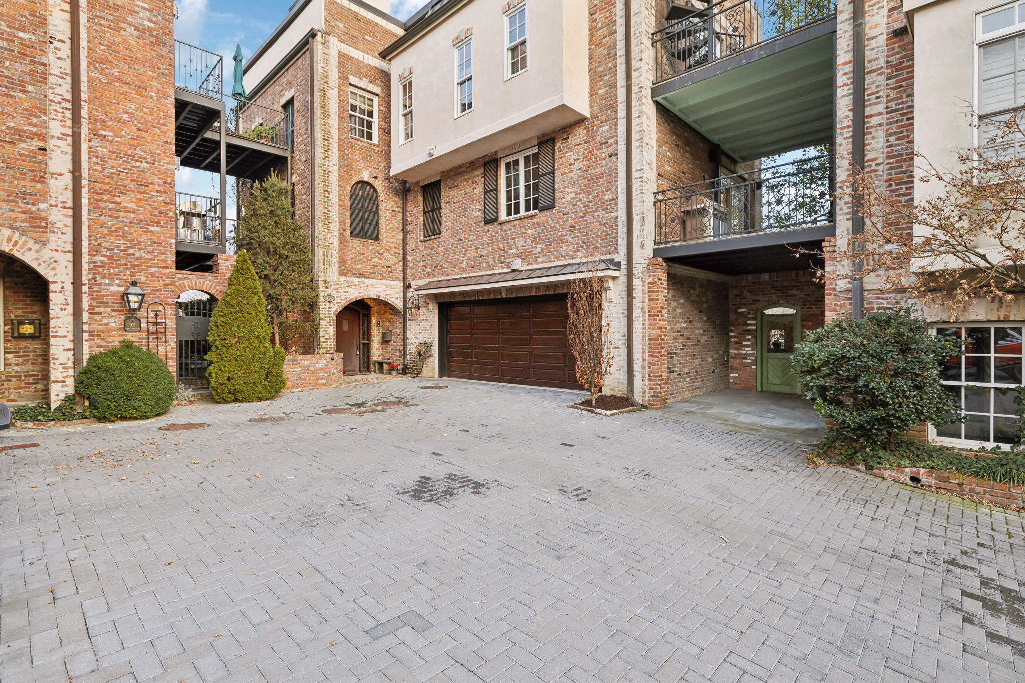 102 West End Close 102