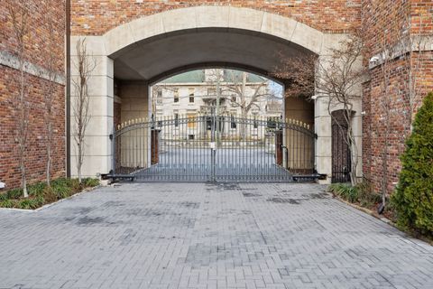 Photo of 102 West End Close #102, Nashville, TN 37205 (MLS # 3149223)