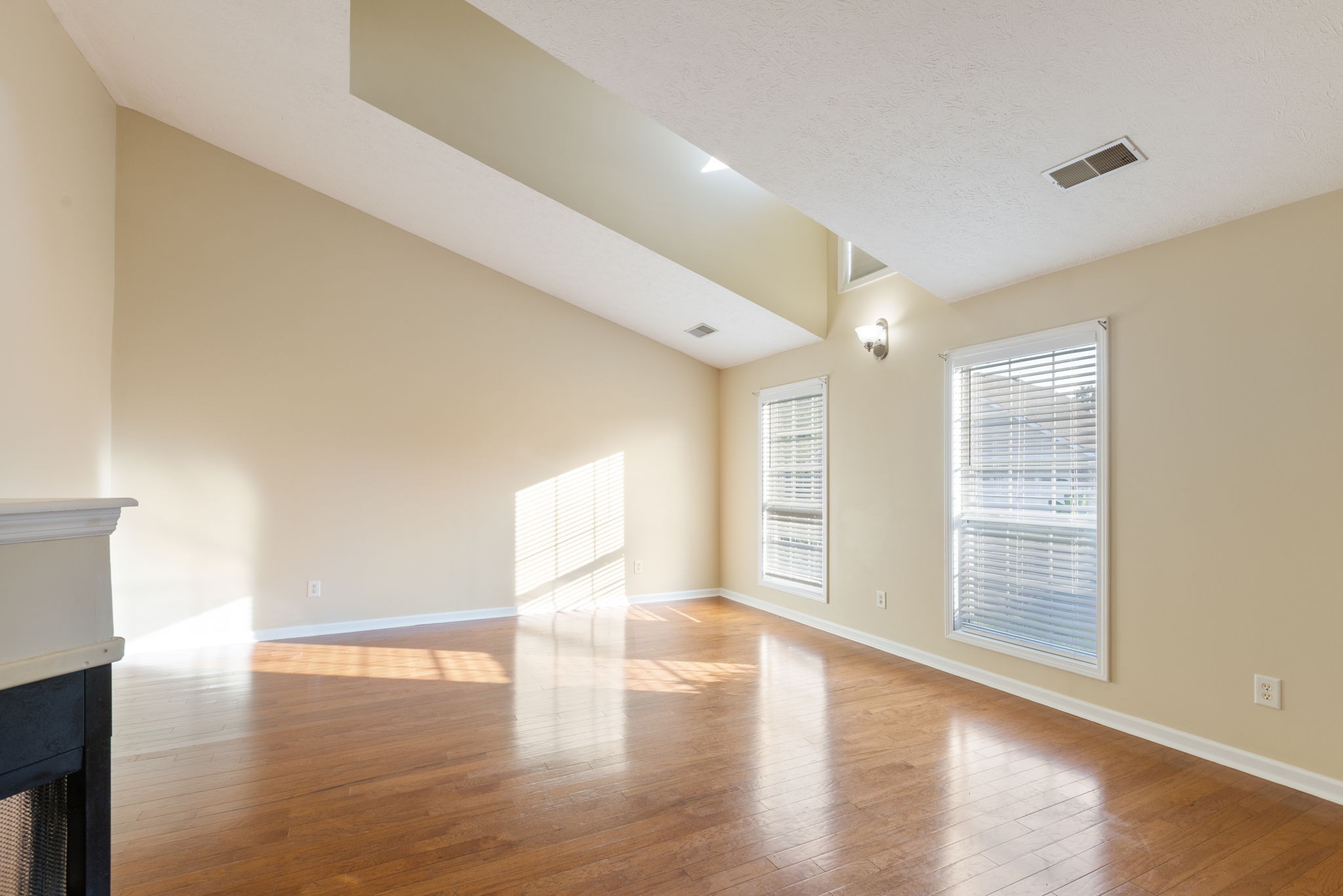 800 Browns Ln F2