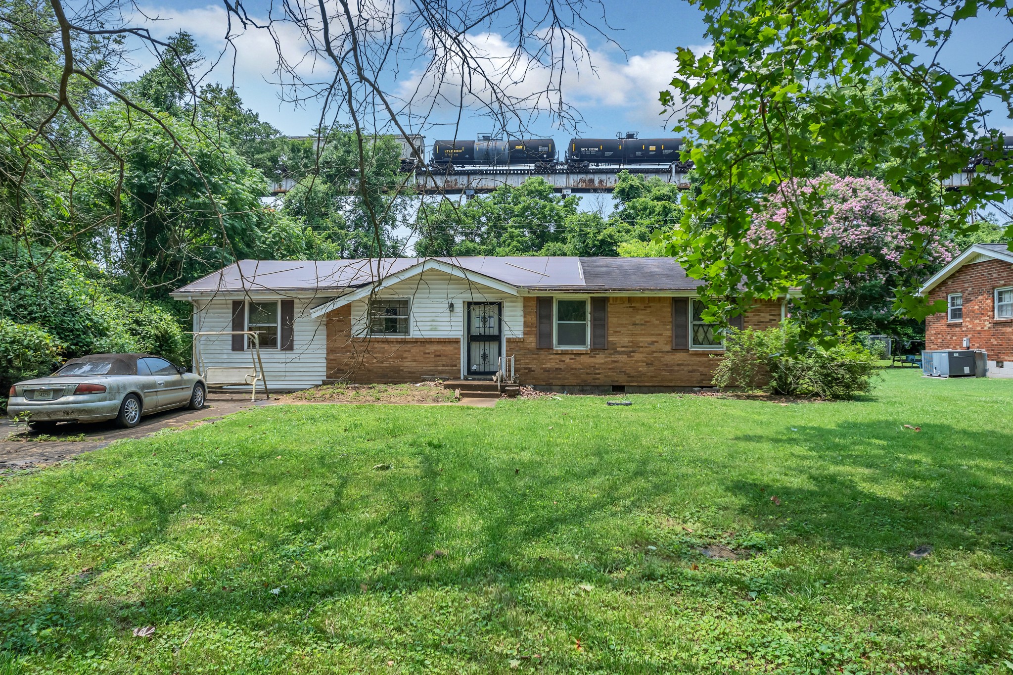 214 Riverside Dr