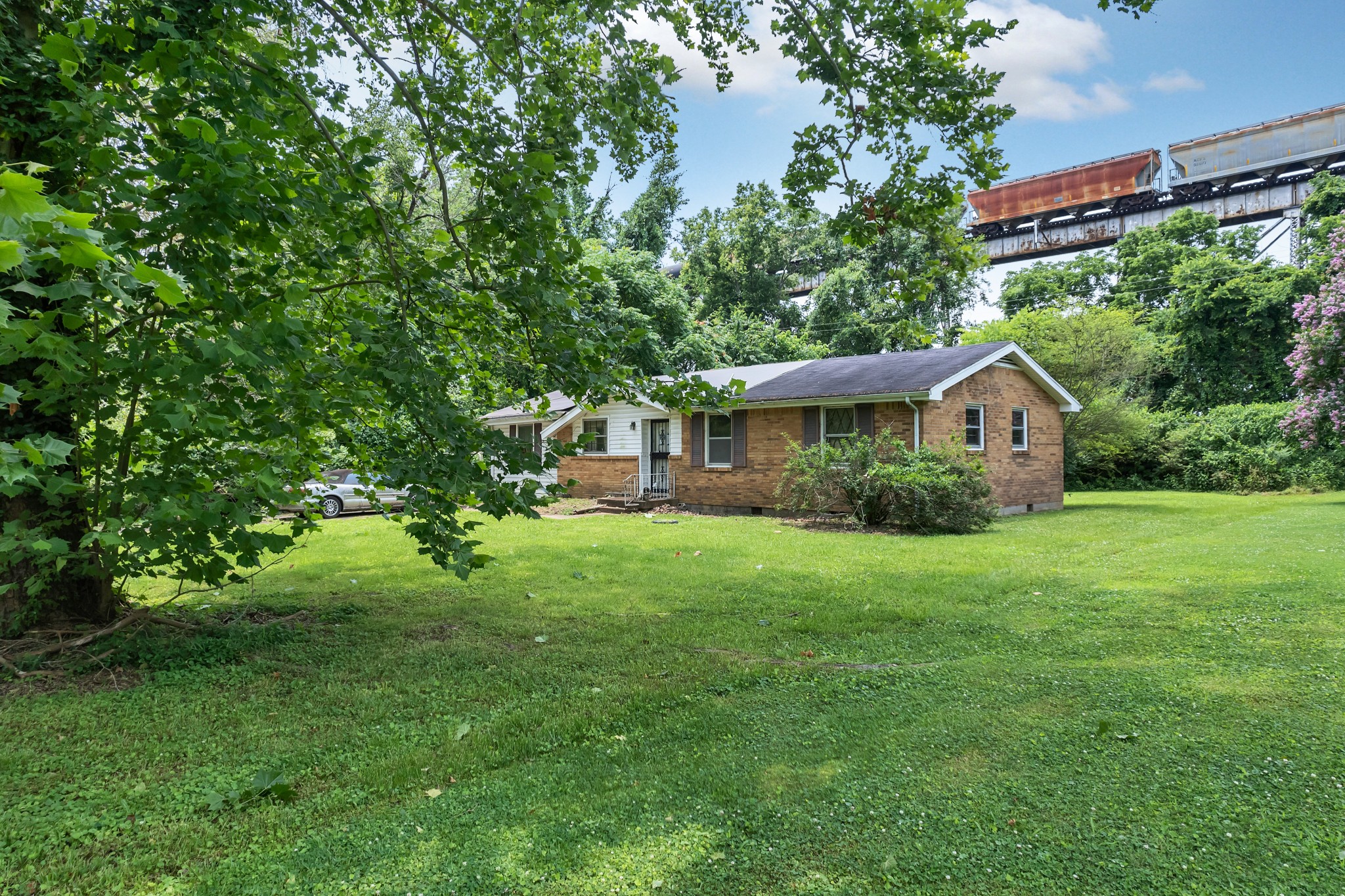 214 Riverside Dr