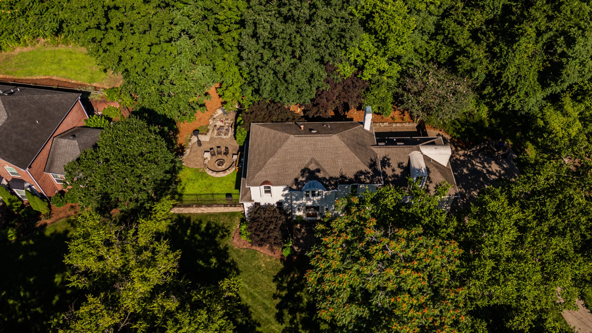 5547 Hillview Dr
