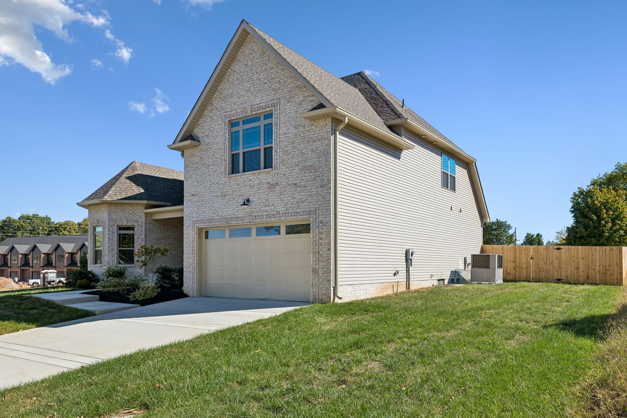 1501 Riggins Dr