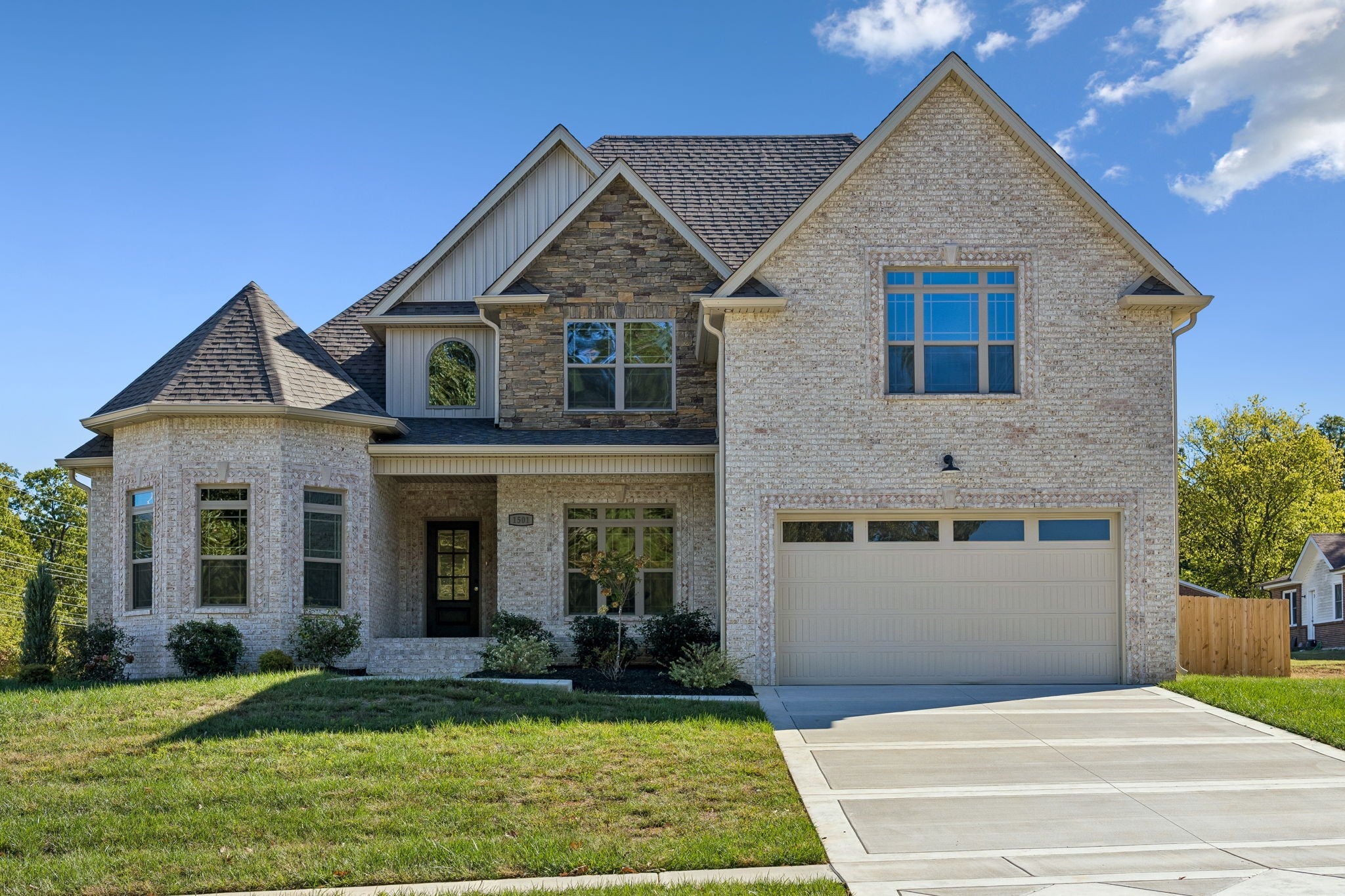 1501 Riggins Dr