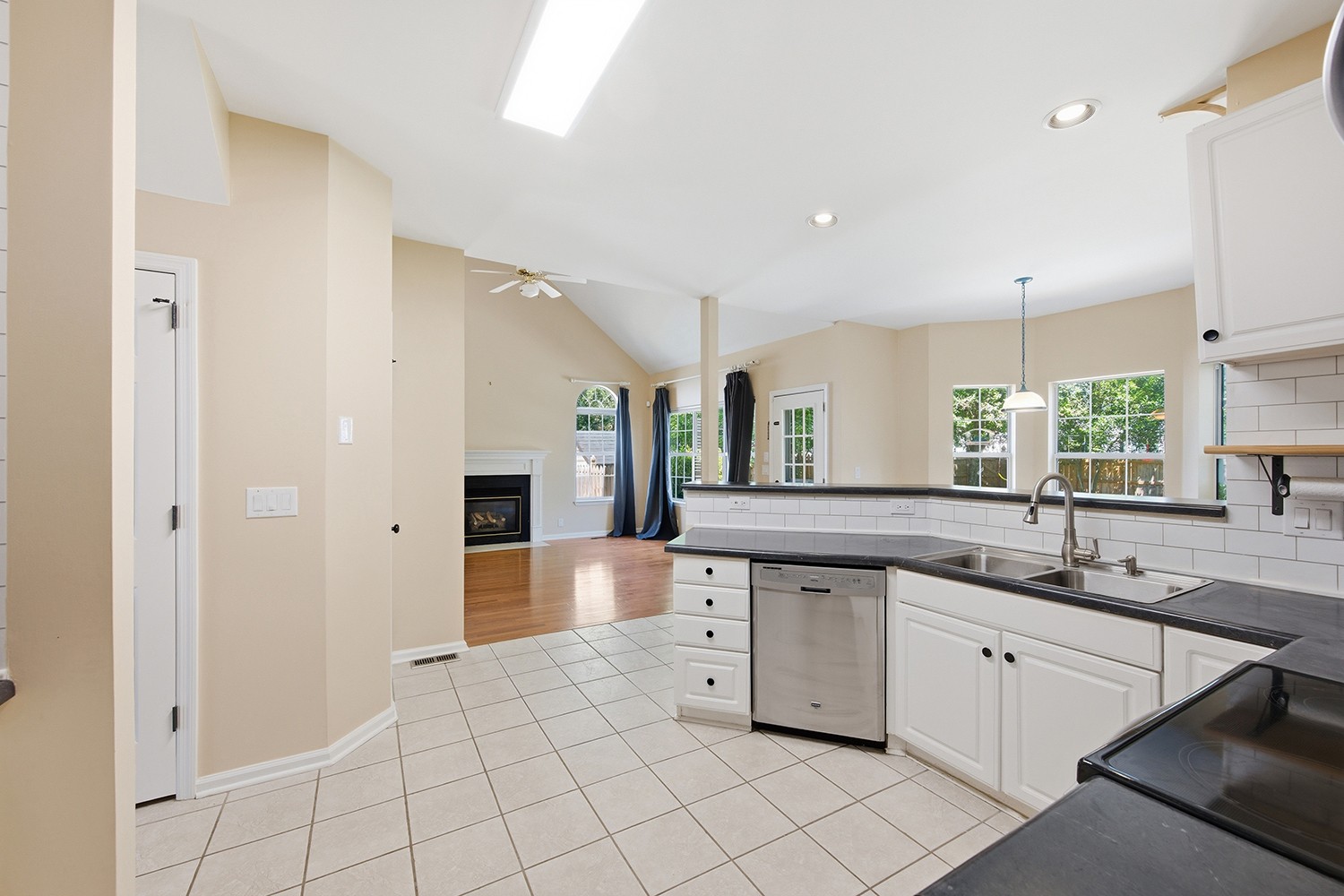 447 Essex Park Cir, Franklin TN 37069 3-bed home, photo 10 of 30