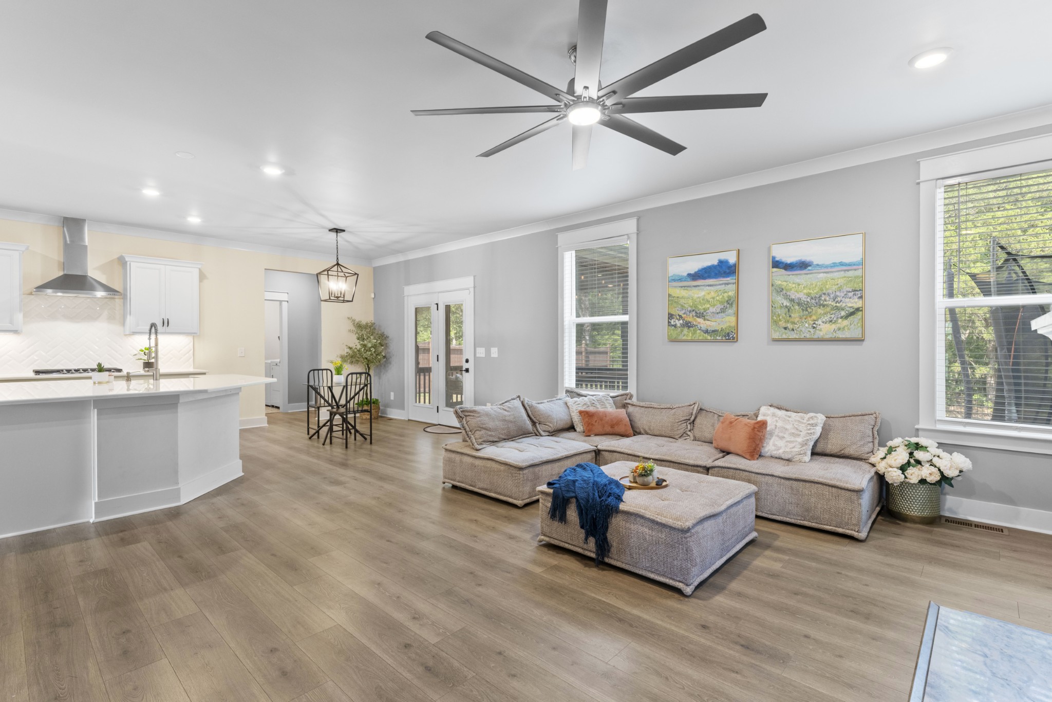 9015 Grayson Cir
