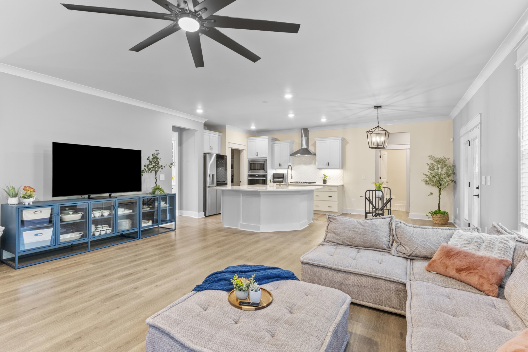 9015 Grayson Cir