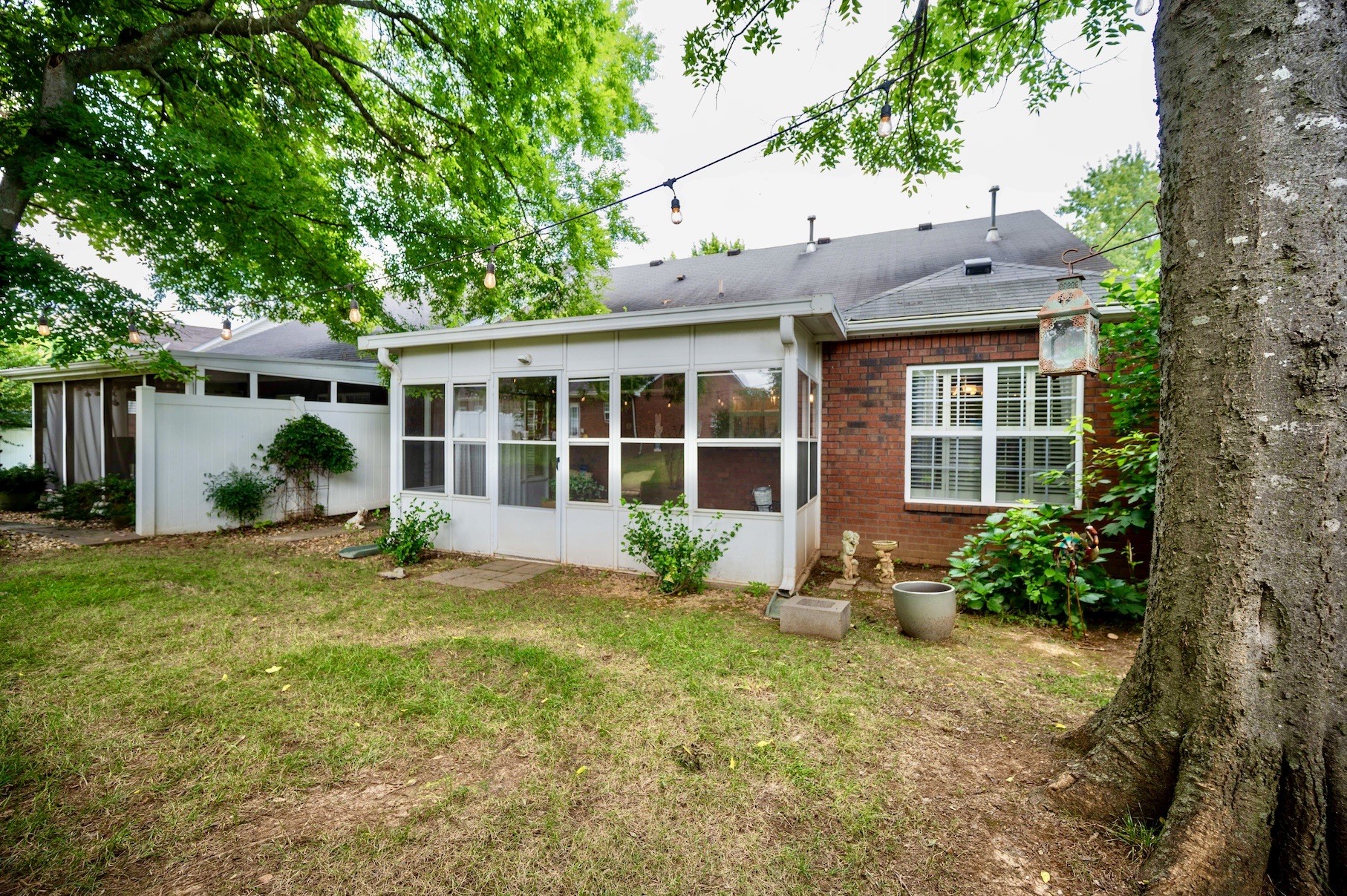 2747 Stonehedge Dr