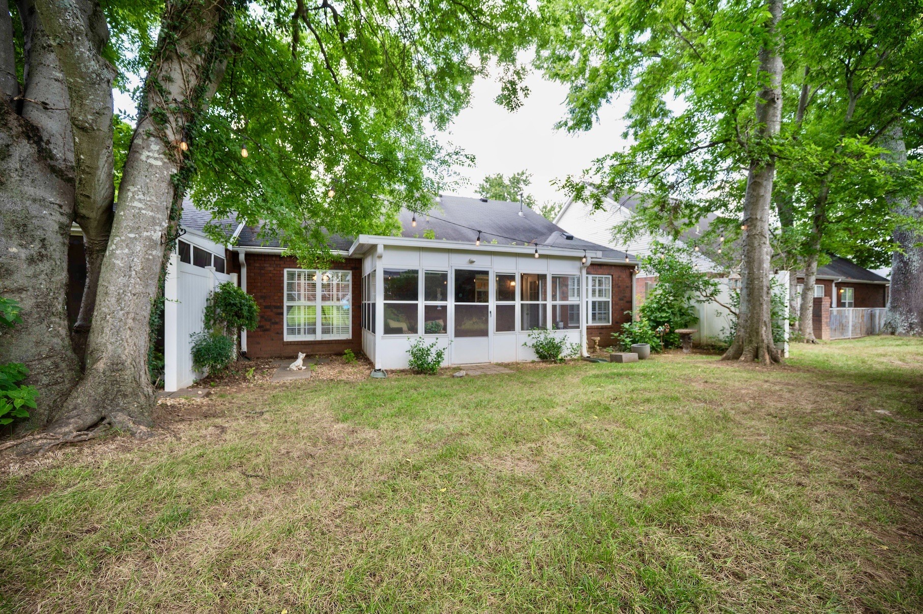 2747 Stonehedge Dr