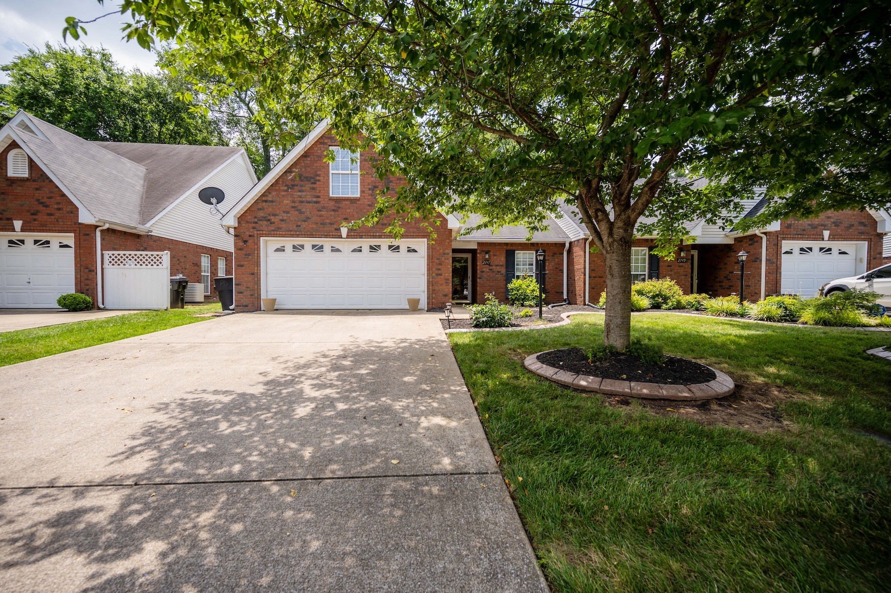2747 Stonehedge Dr
