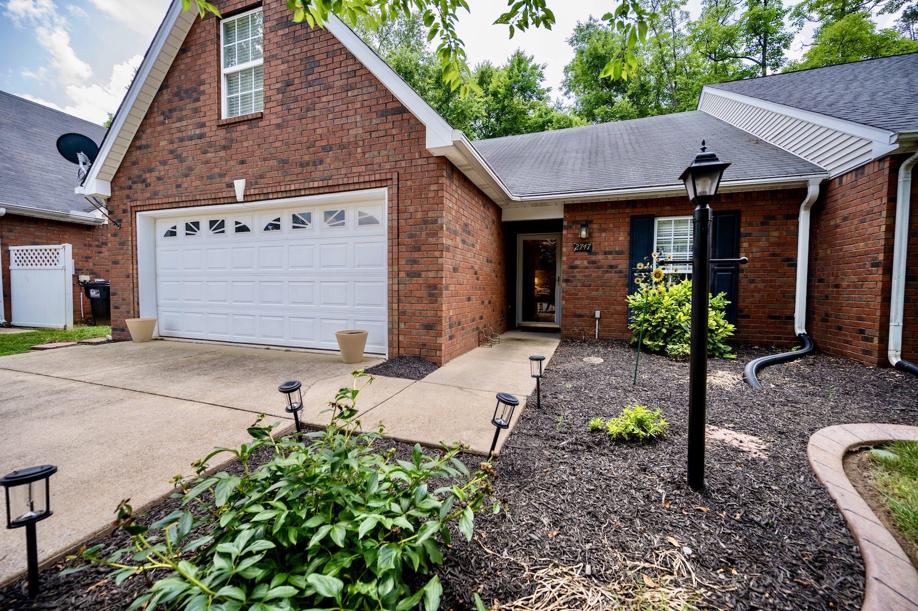 2747 Stonehedge Dr