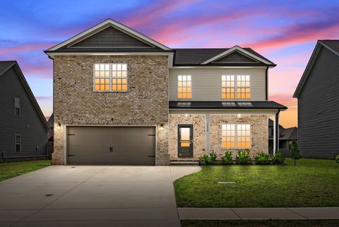 1429 Kingbird Dr Clarksville TN 37040