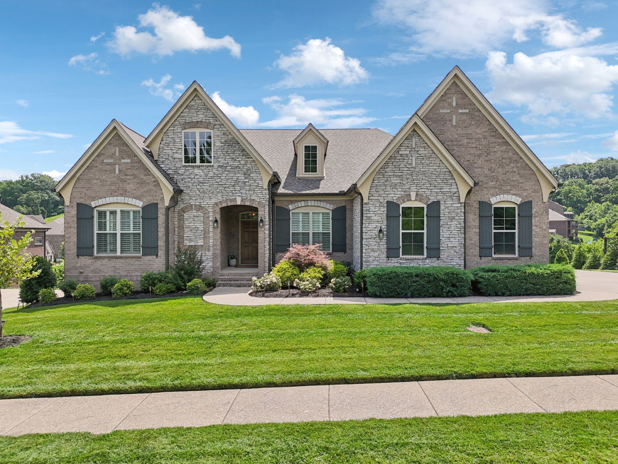 7060 Crimson Leaf Ln