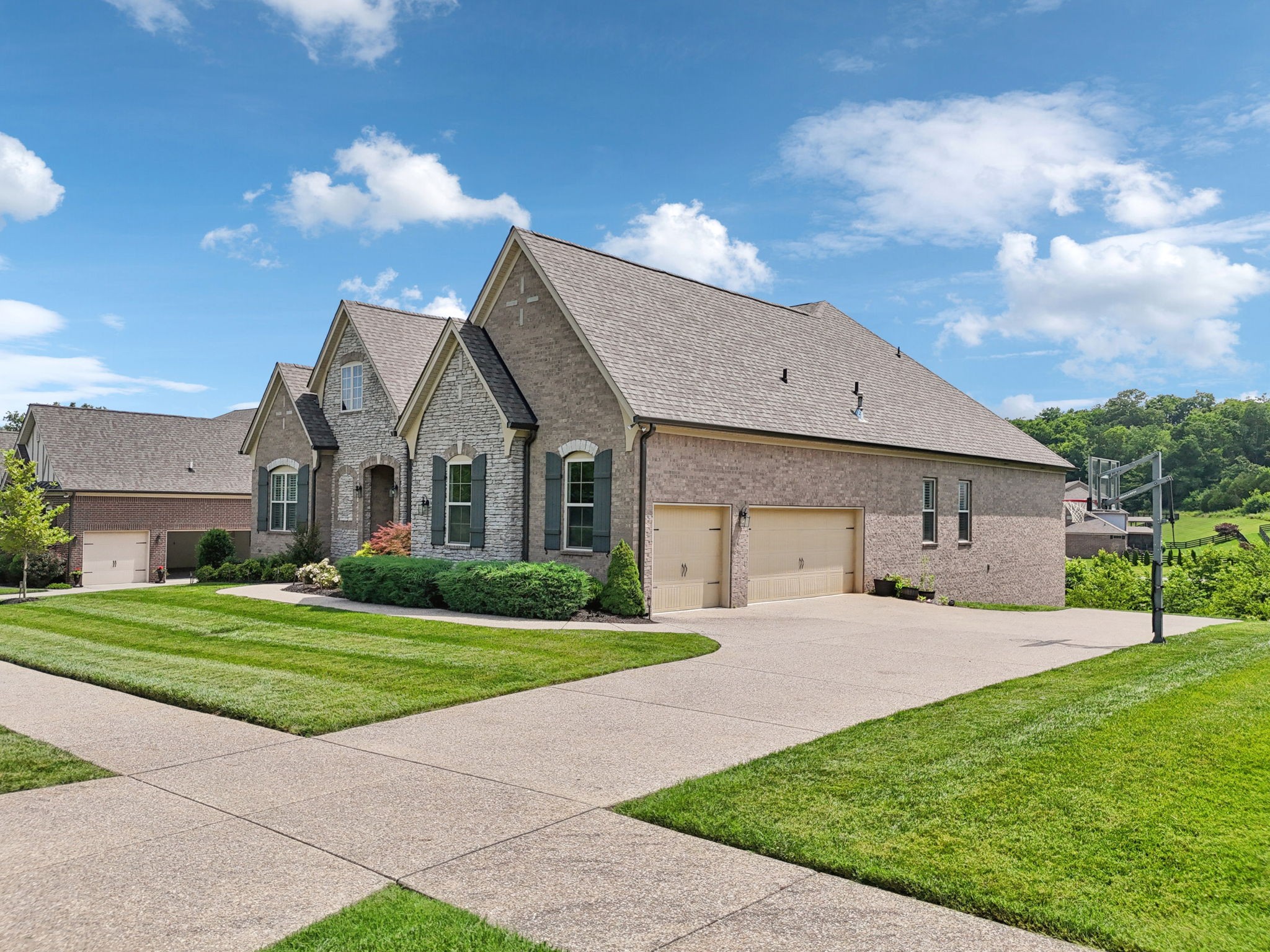 7060 Crimson Leaf Ln