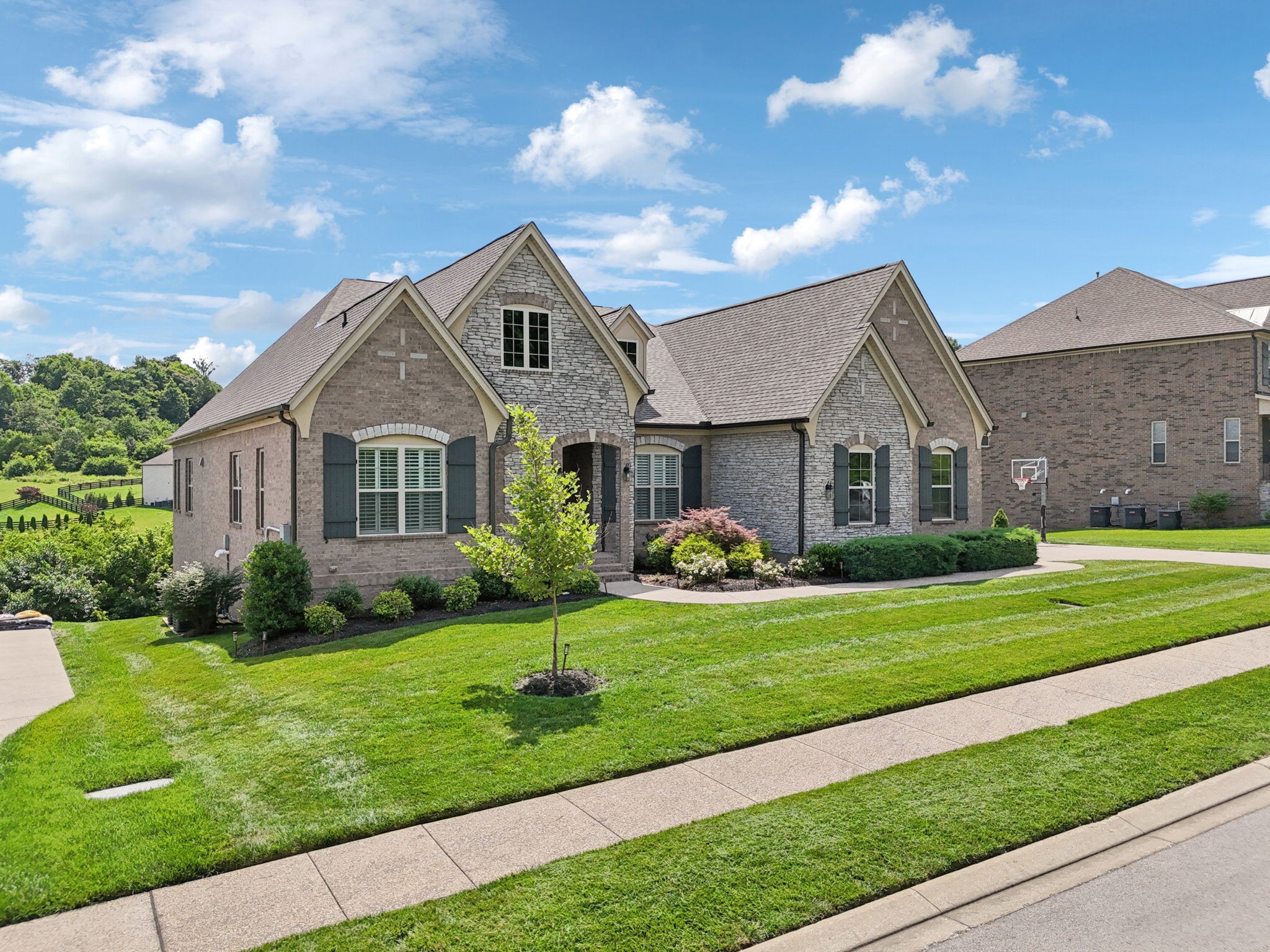 7060 Crimson Leaf Ln
