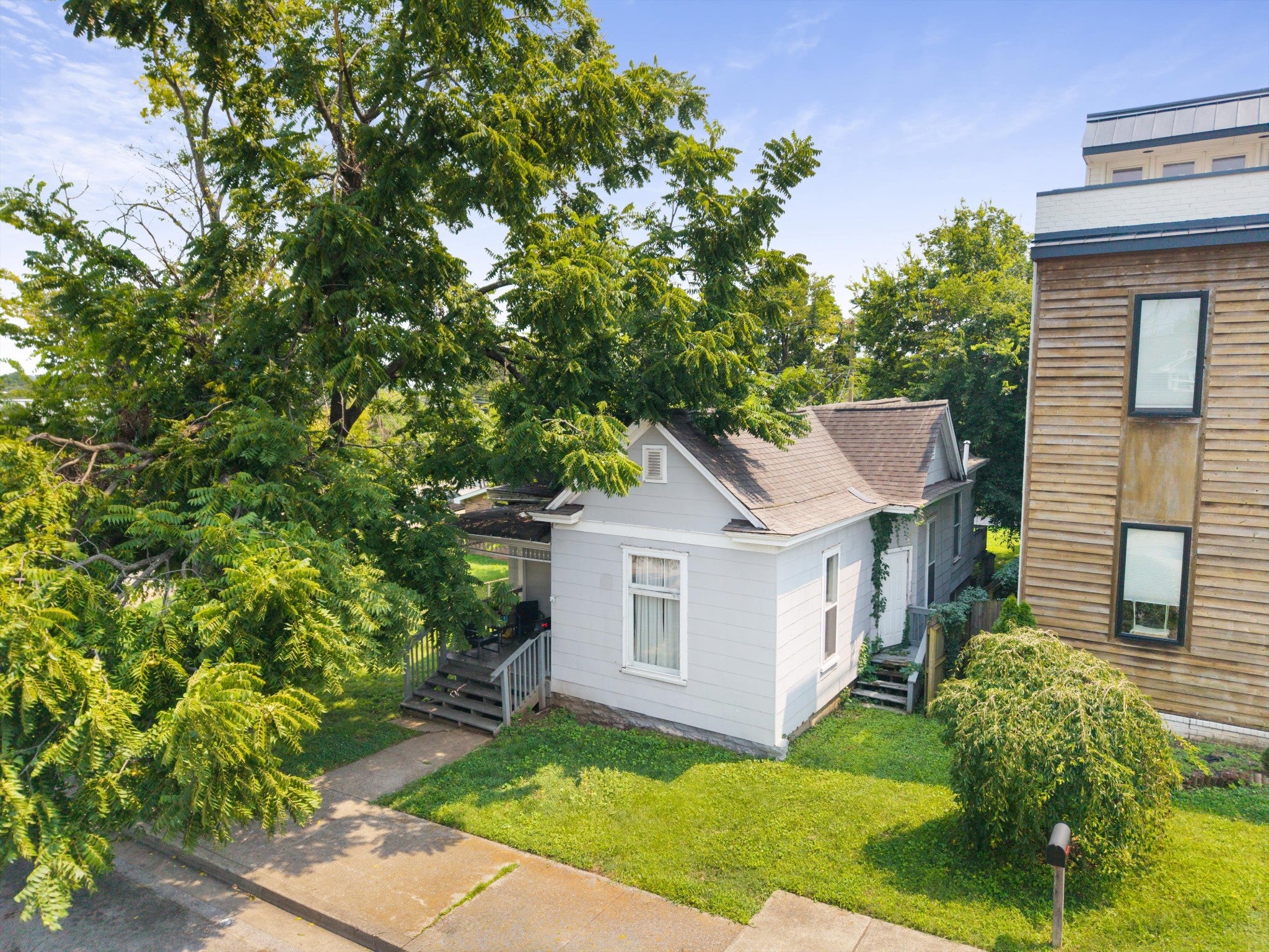 749 Lynwood Ave