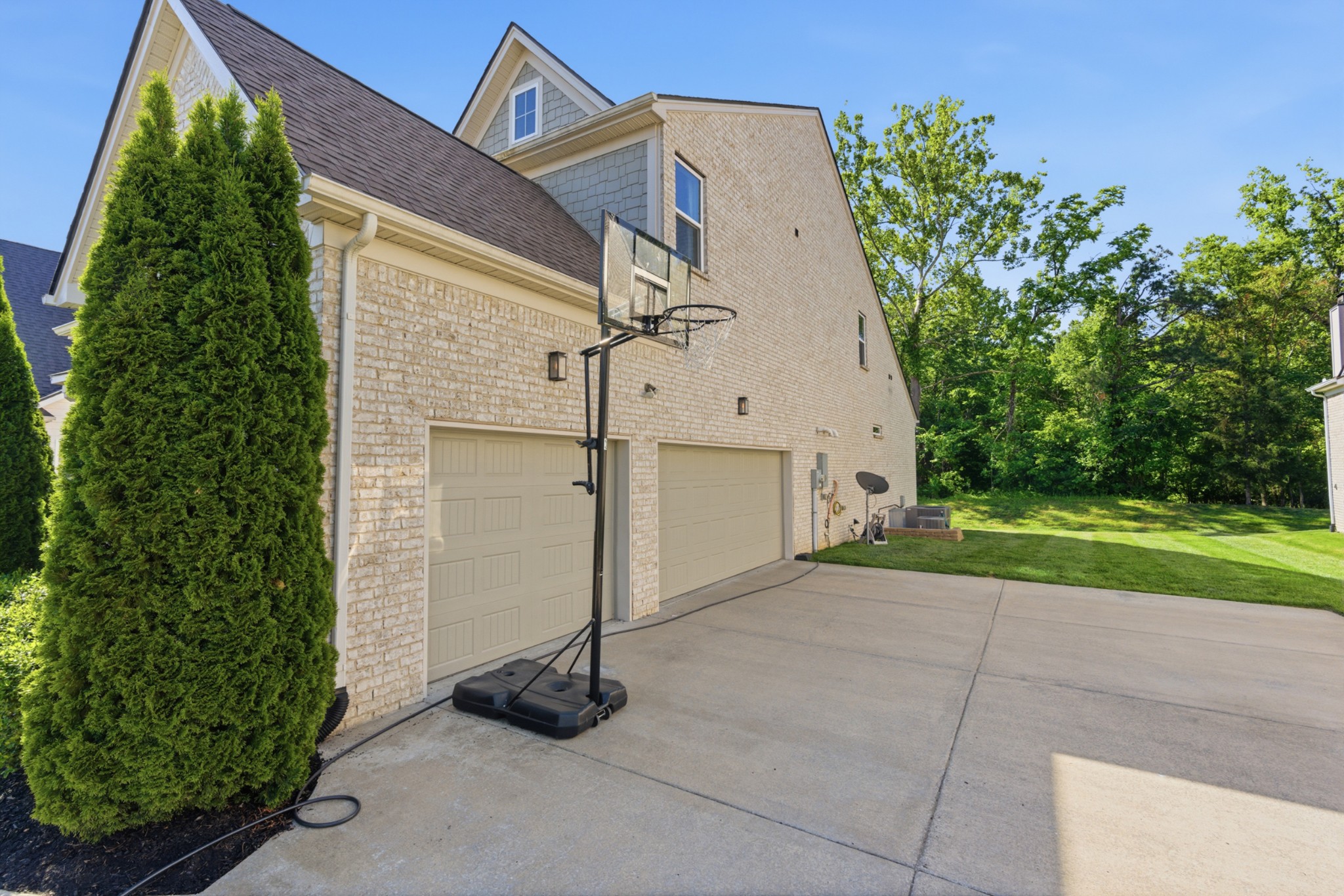 1089 River Oaks Blvd