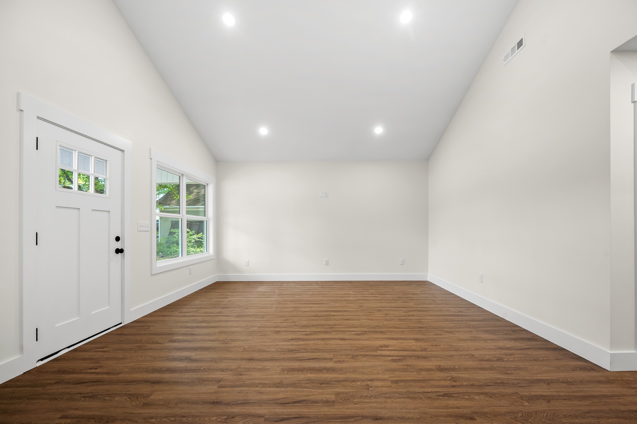208 Decherd Street W