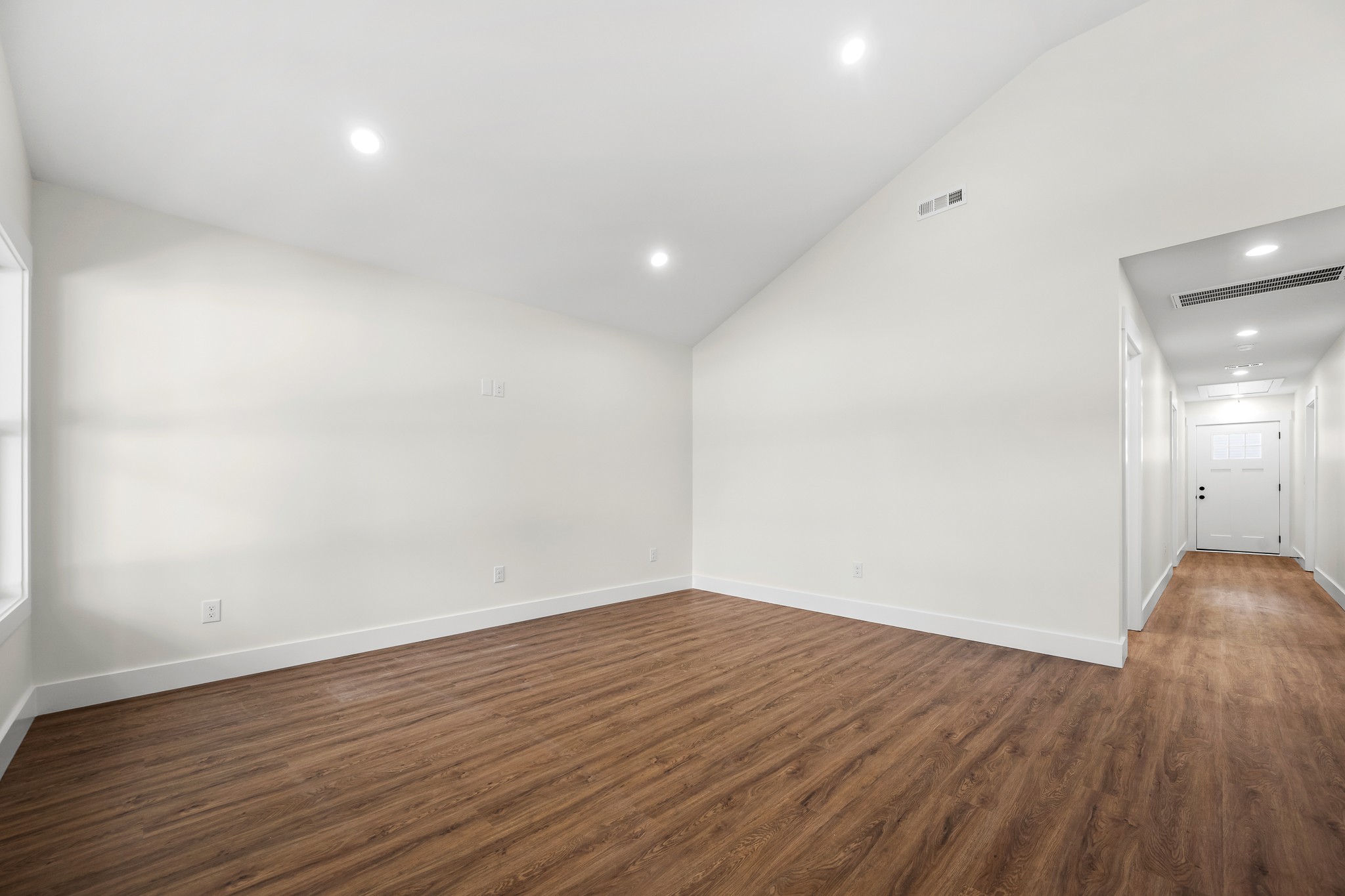 208 Decherd Street W