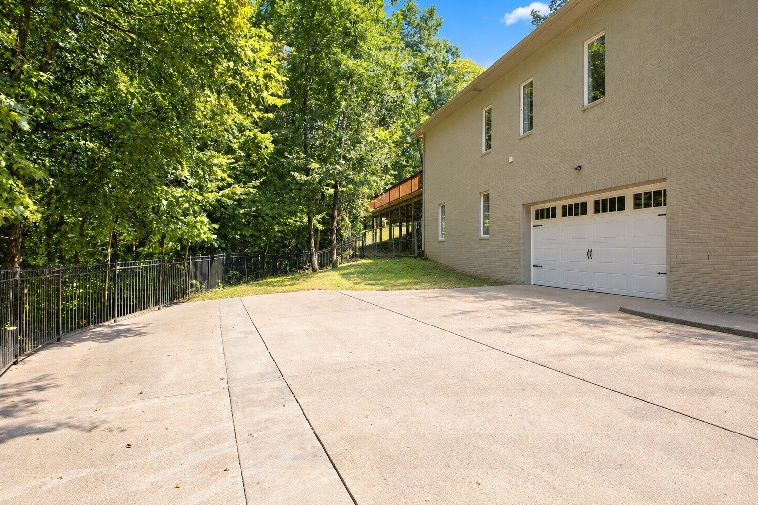 714 Hillwood Blvd