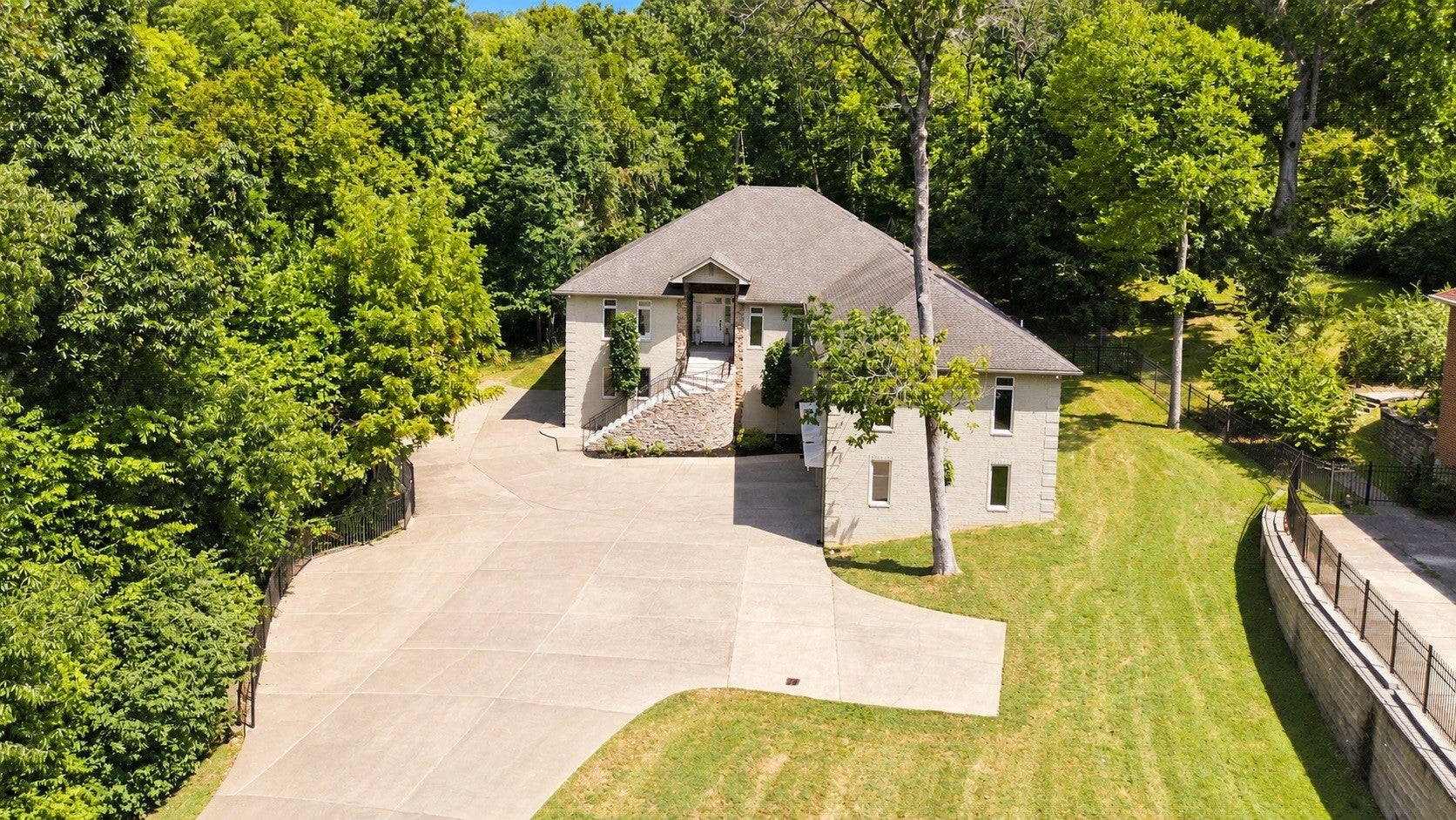 714 Hillwood Blvd