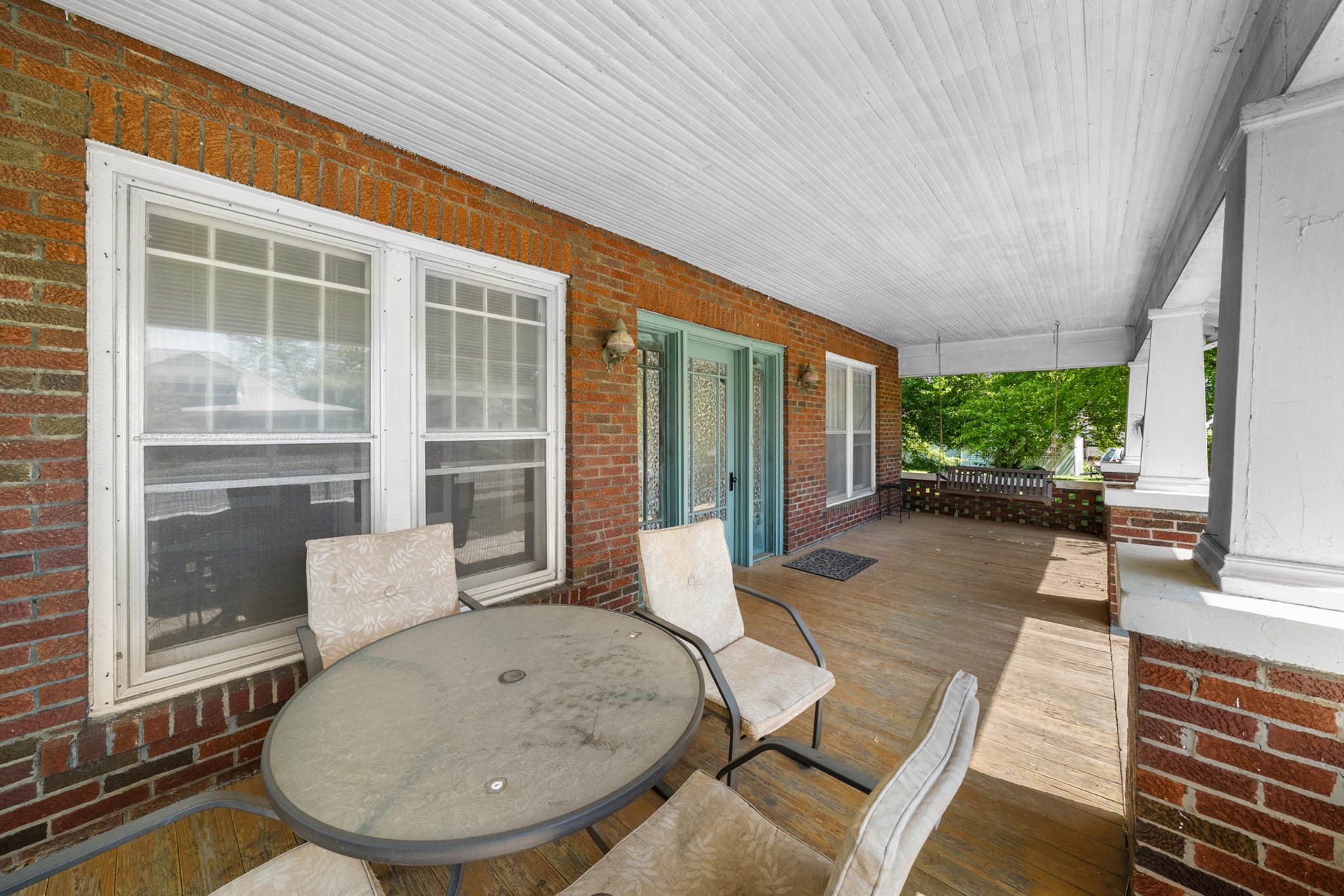 302 W Main St