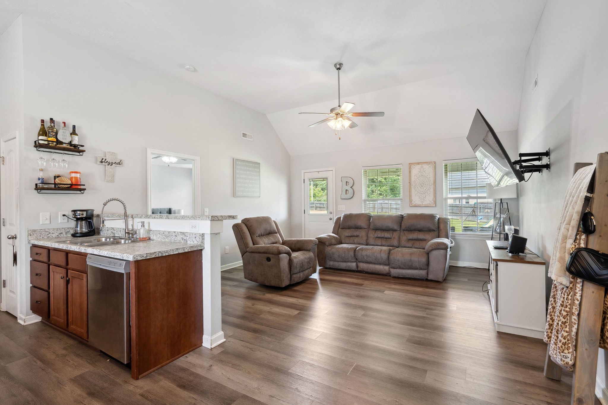 107 Grace Ct