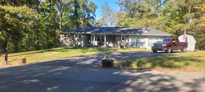 Photo 1 of 34 — 408 Sandy Rd, Dover, TN 37058