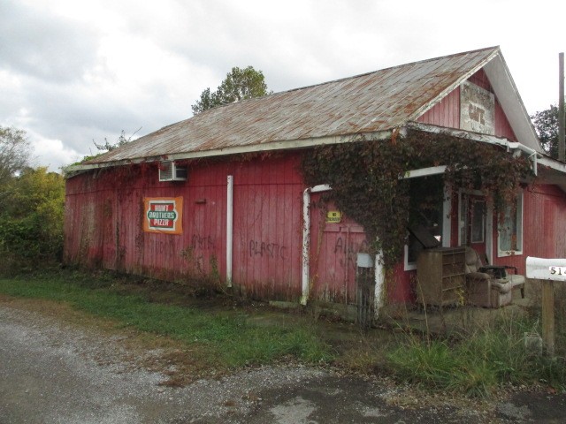 514 Old Highway 31 E