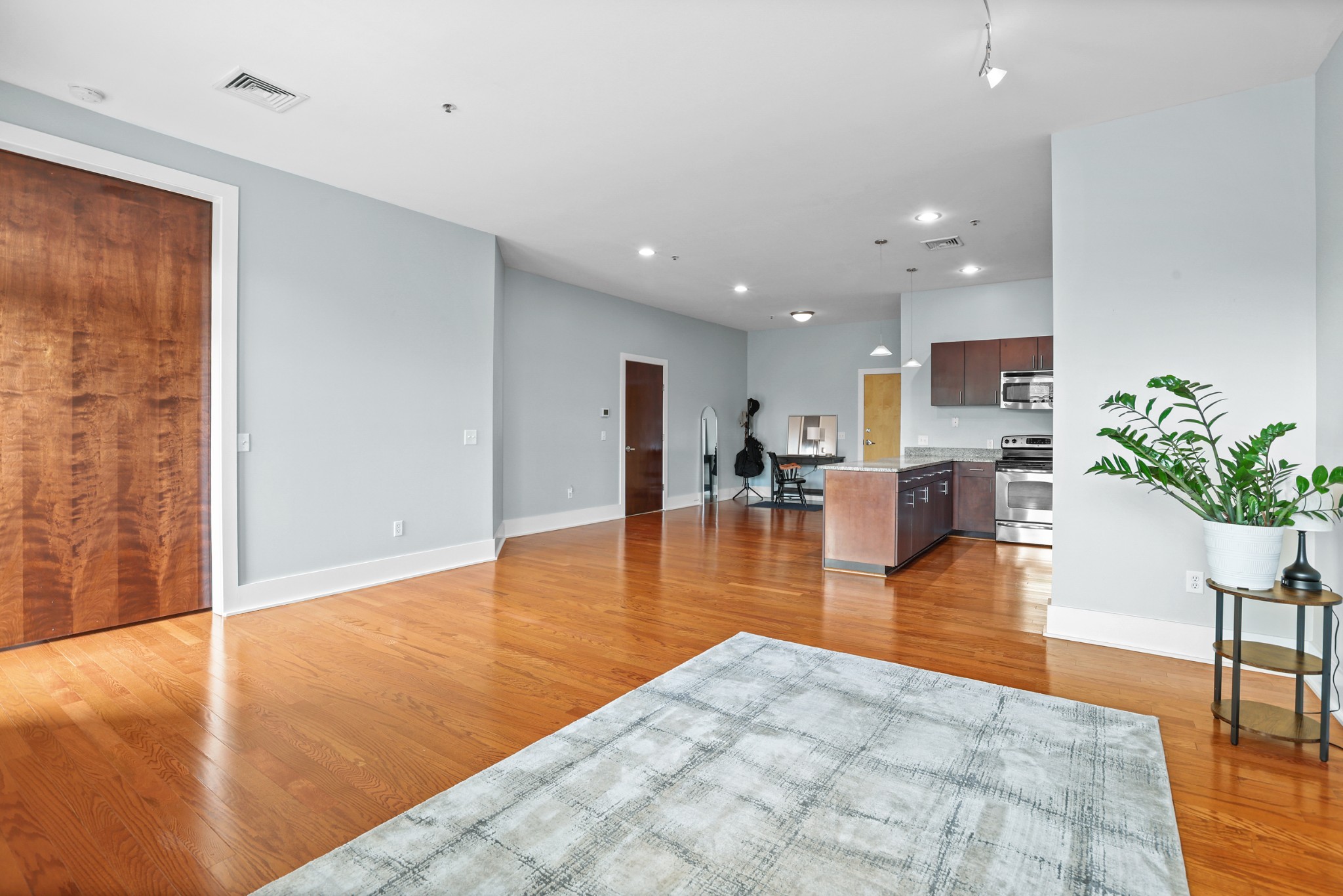 2201 8th Ave S 204