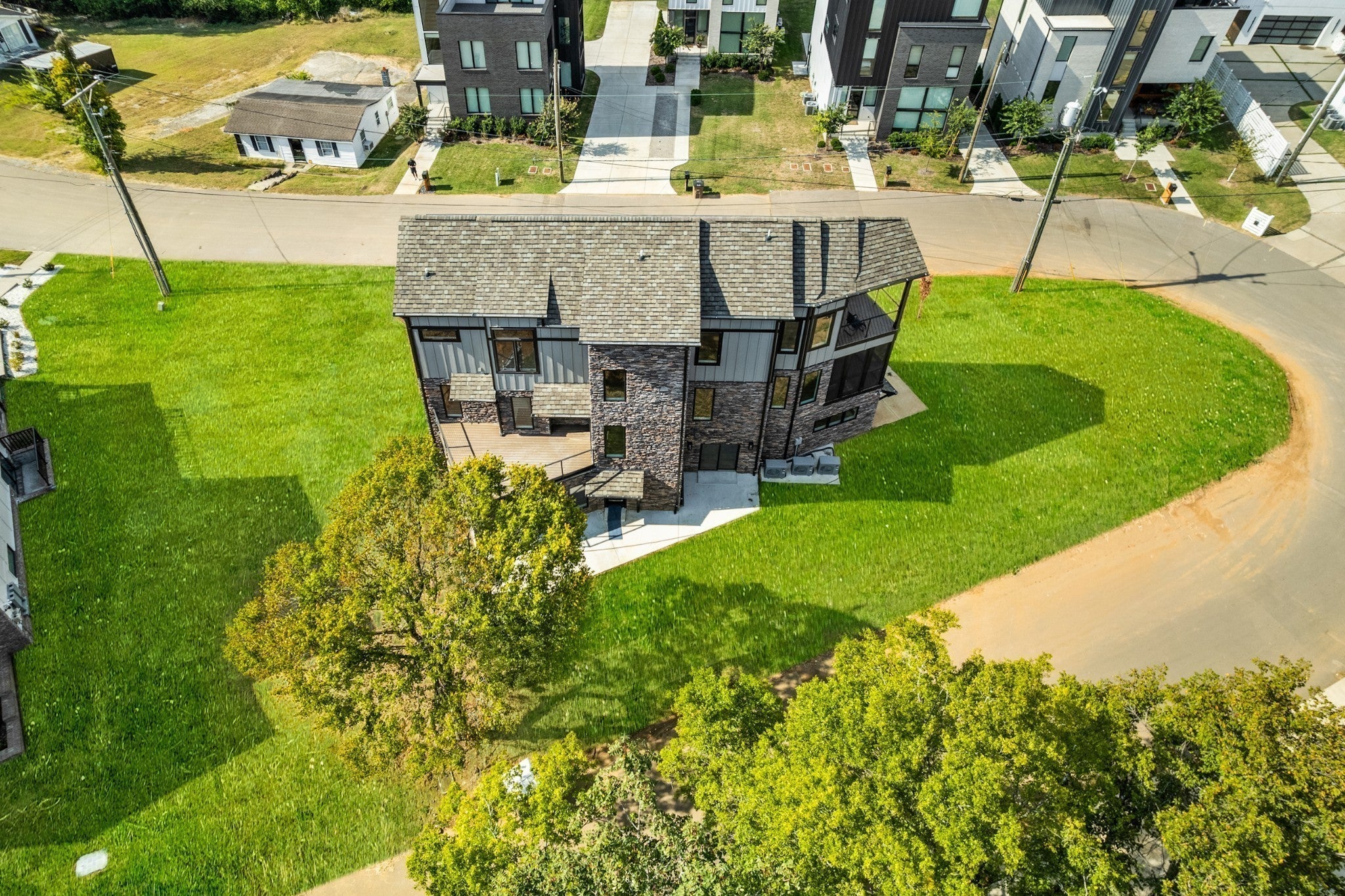 6011 Hill Cir