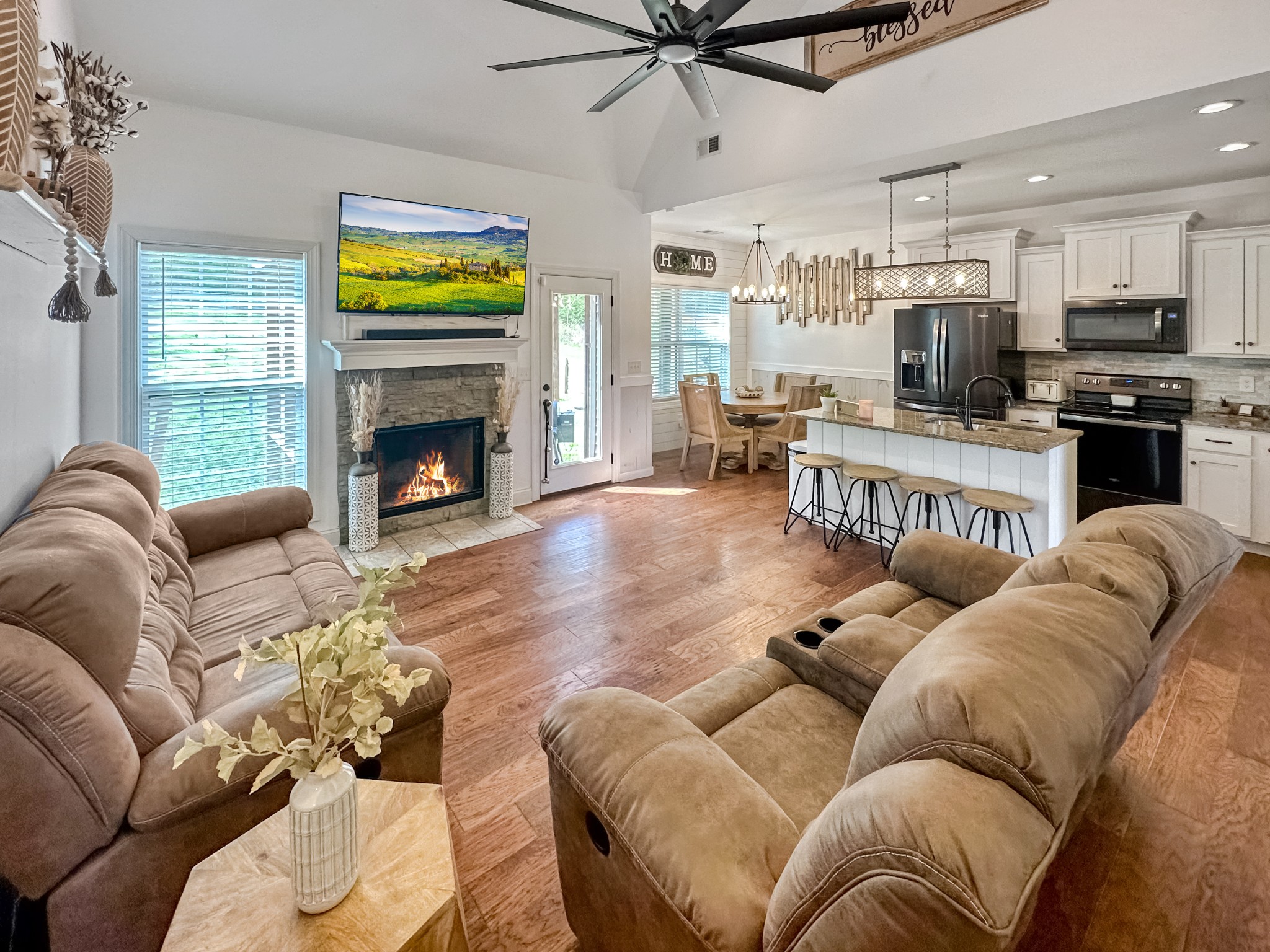 1044 Luton Way