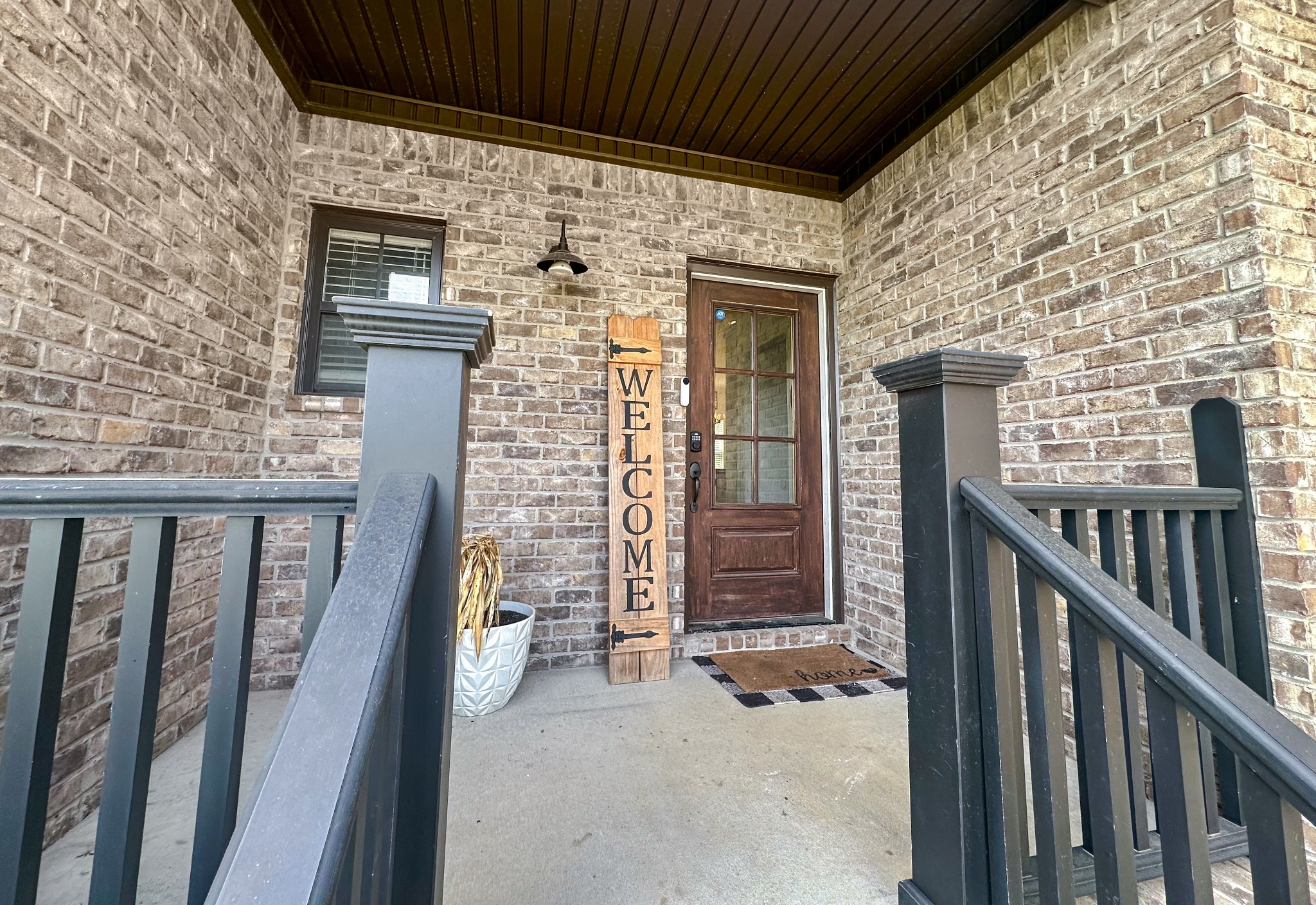 1044 Luton Way