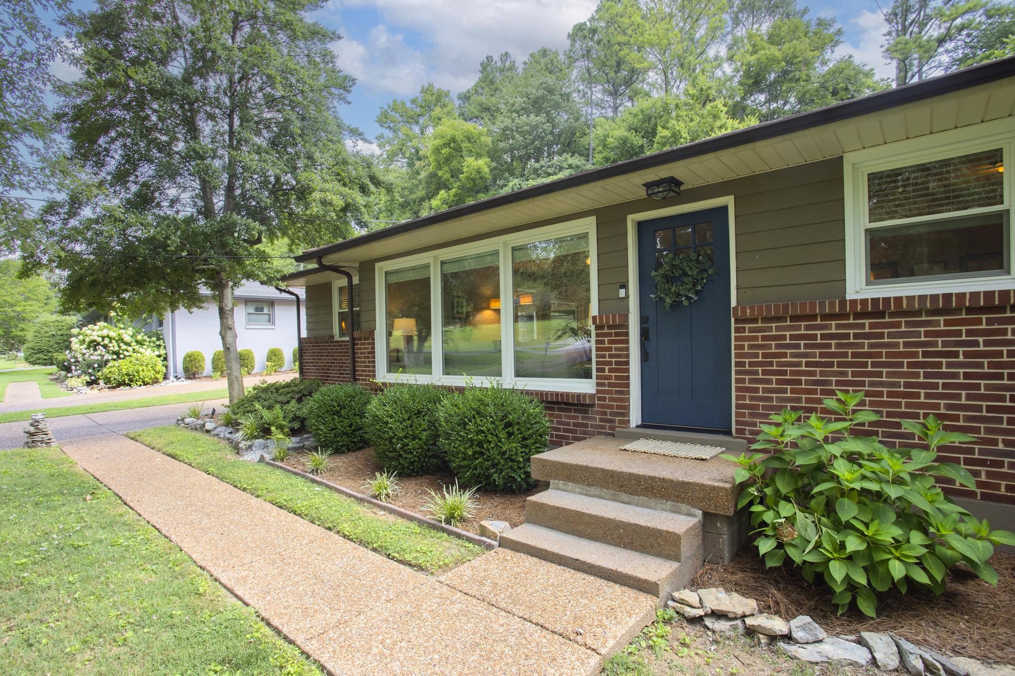 4932 Briarwood Dr