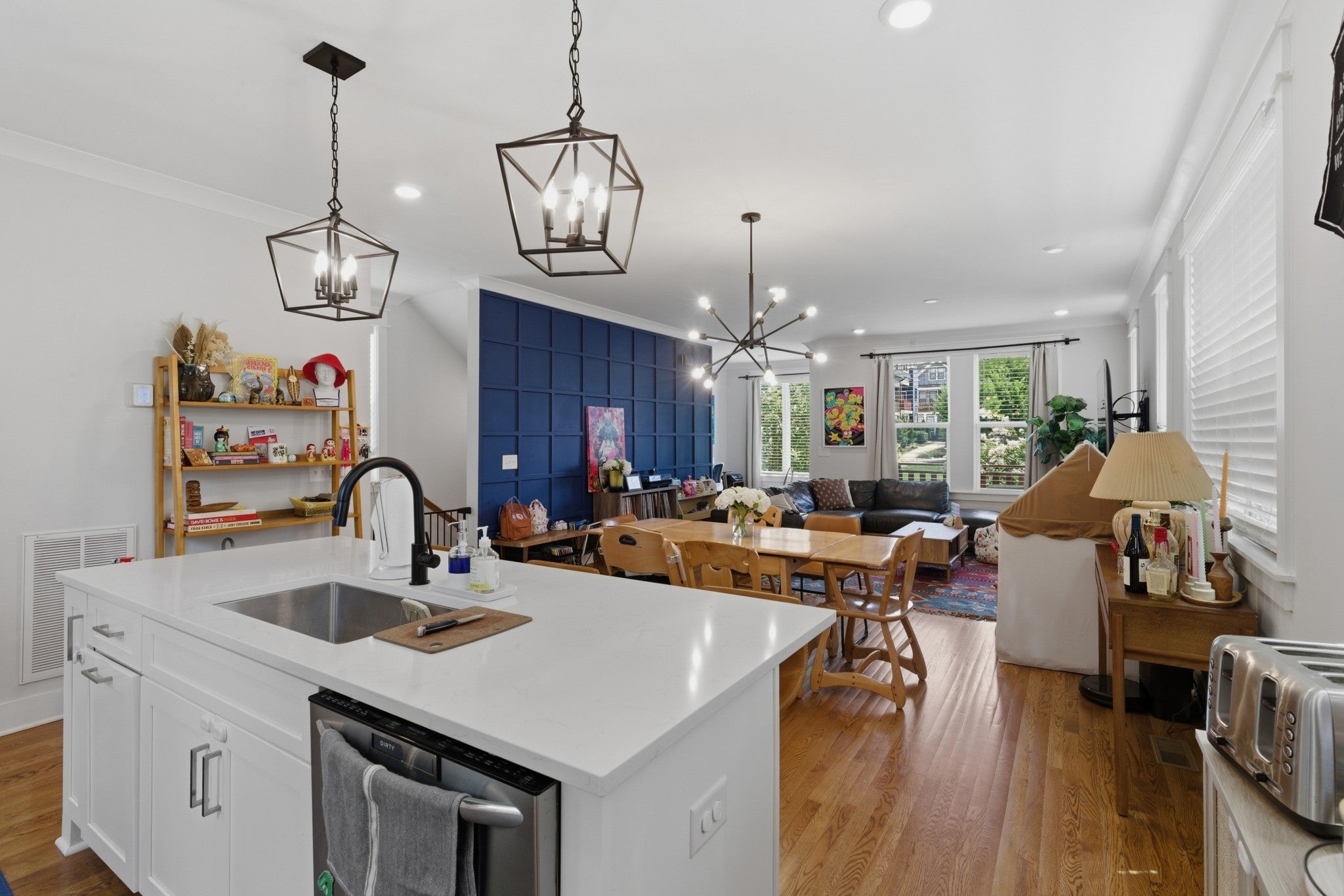 530 Edwin St 16