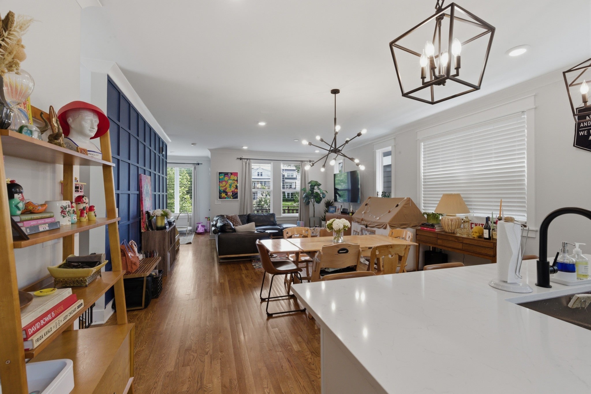 530 Edwin St 16