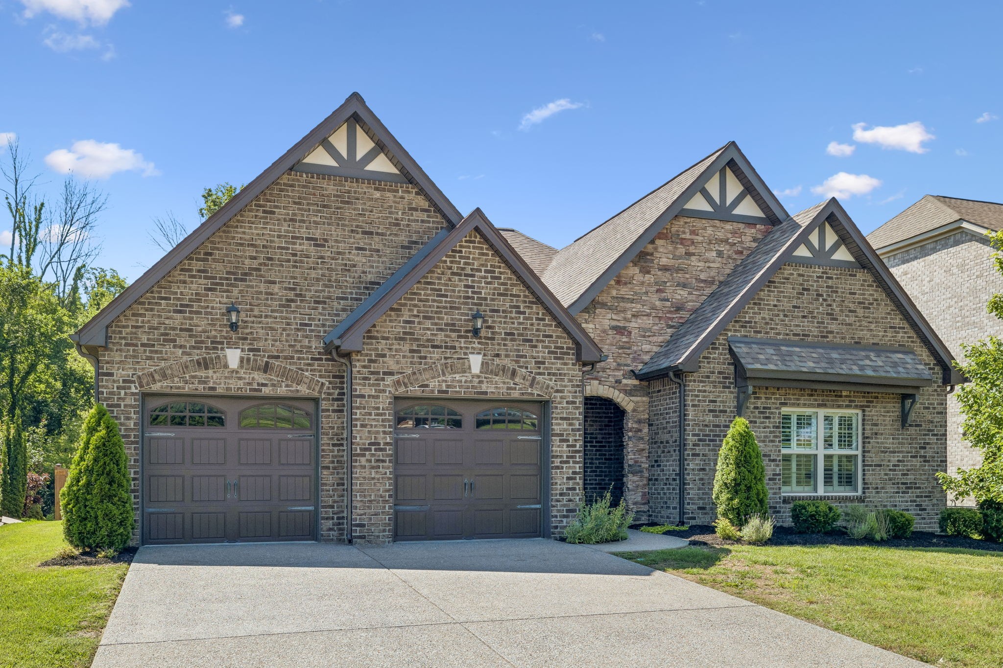 216 Meandering Dr