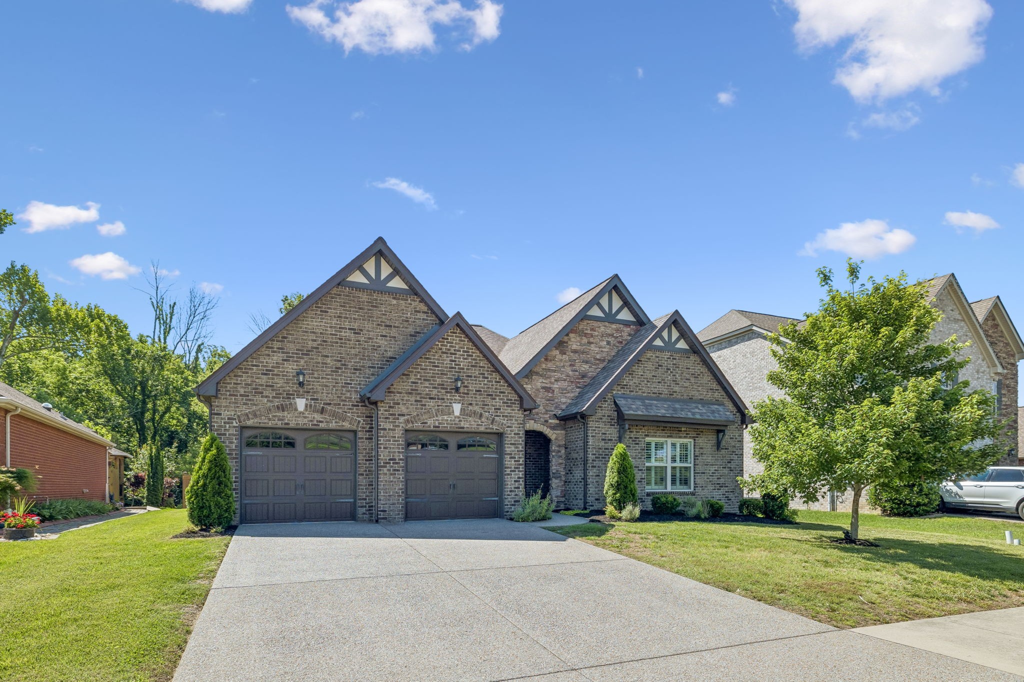 216 Meandering Dr