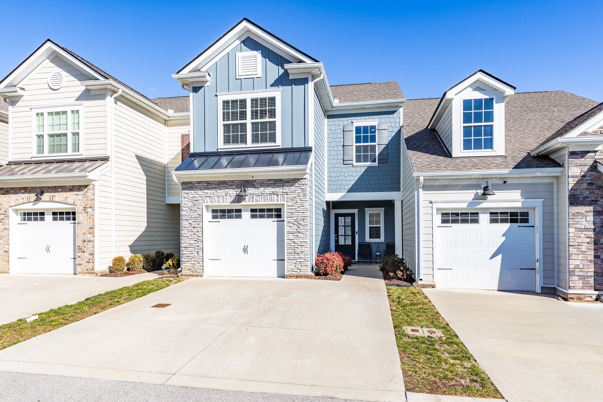 221 Kinsale Dr