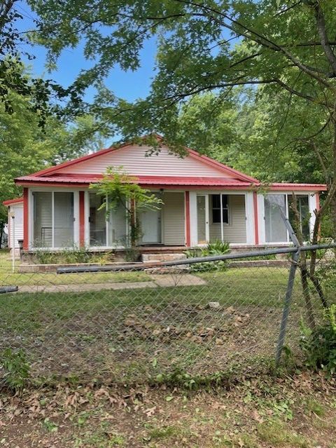 103 E High St Ethridge TN 38456