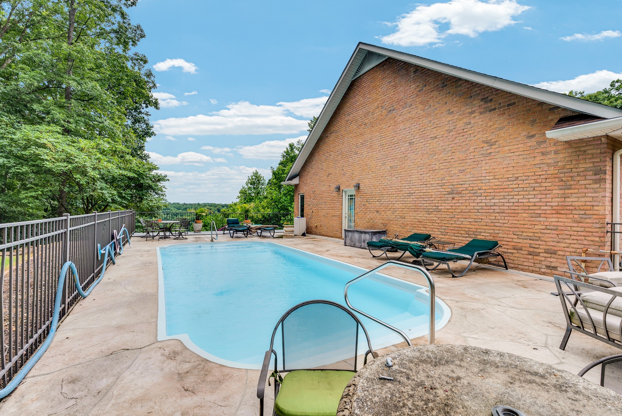 1005 Riverwatch Trce