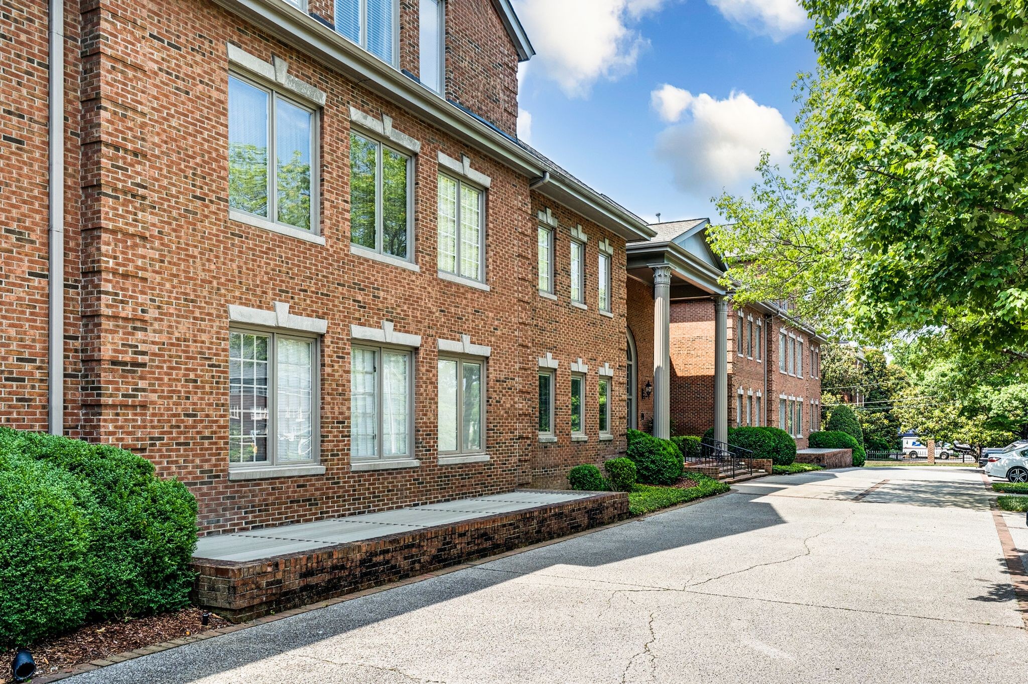 3733 West End Ave 200